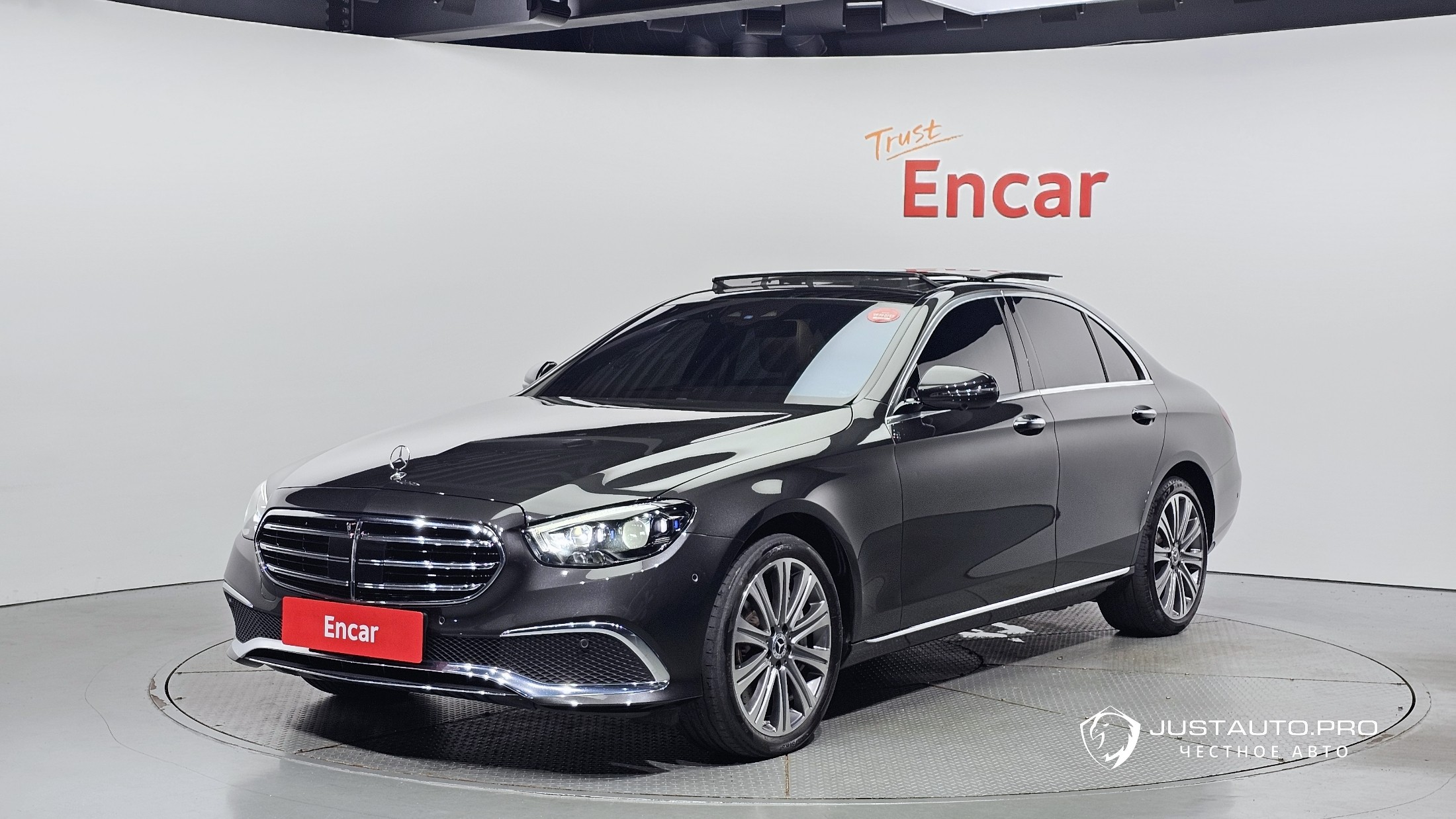 Автомобиль Mercedes-Benz E-Class