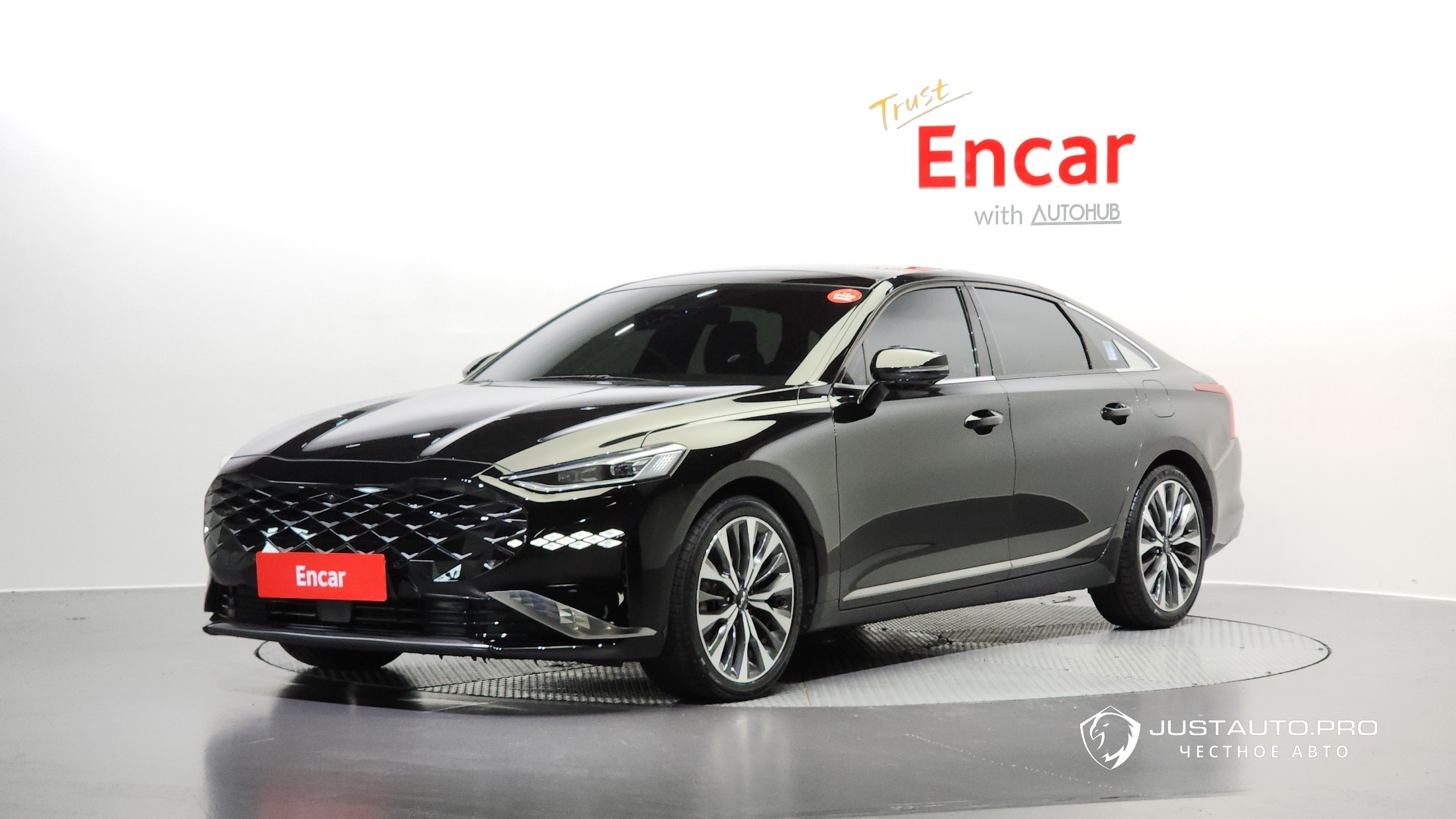 Автомобиль Kia K8