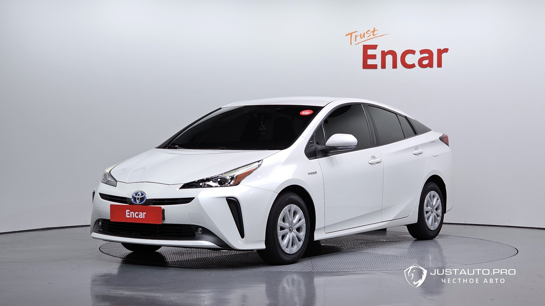 Автомобиль Toyota Prius