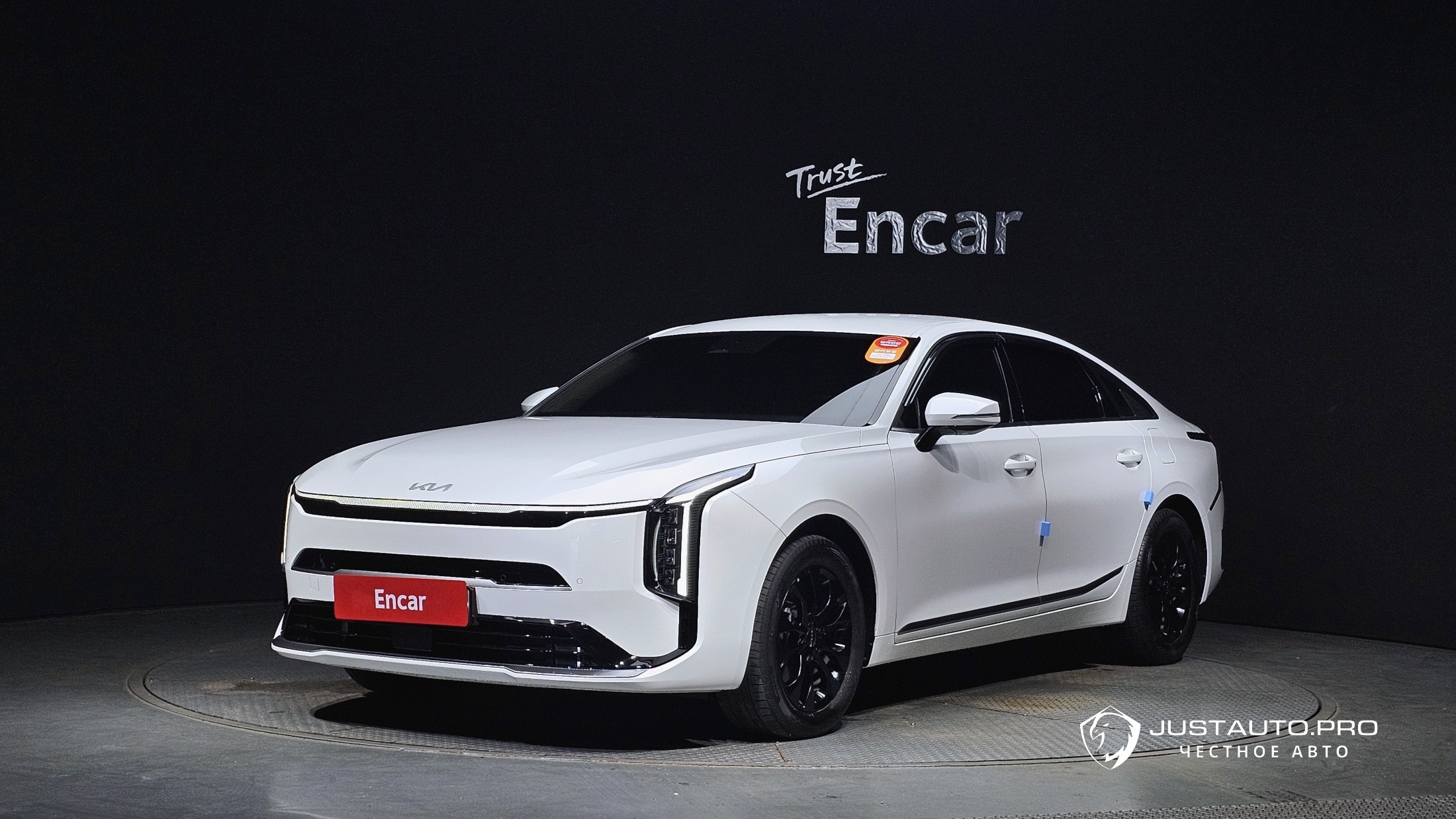 Автомобиль Kia K8