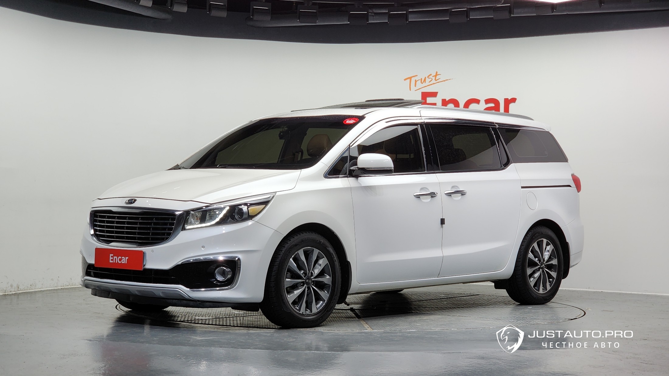 Автомобиль Kia Canival