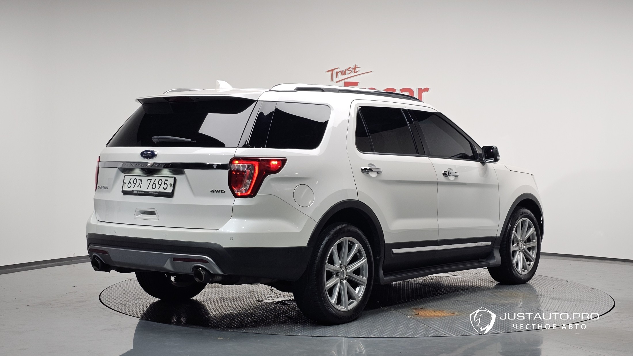 Автомобиль Ford Explorer