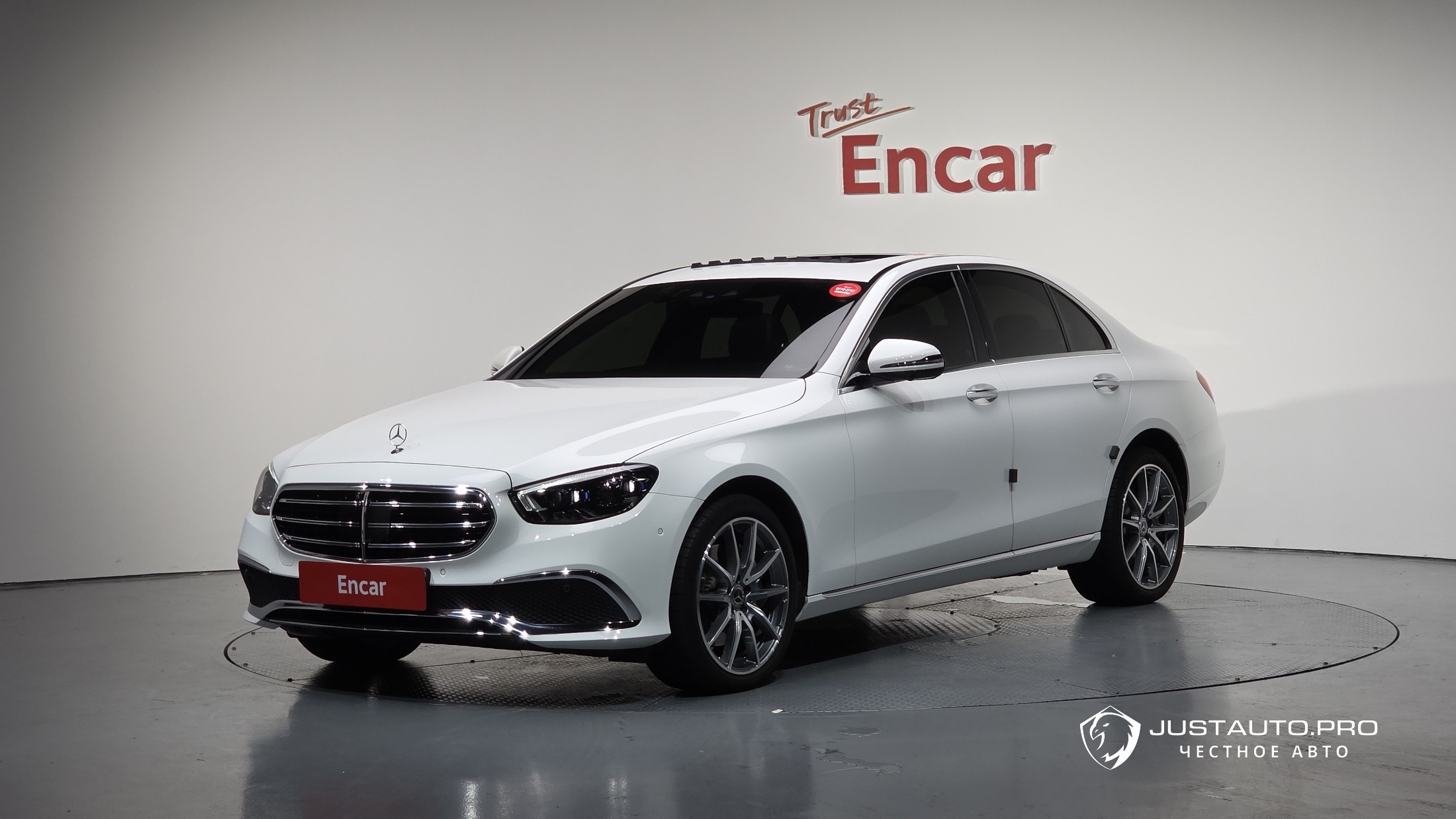 Автомобиль Mercedes-Benz E-Class