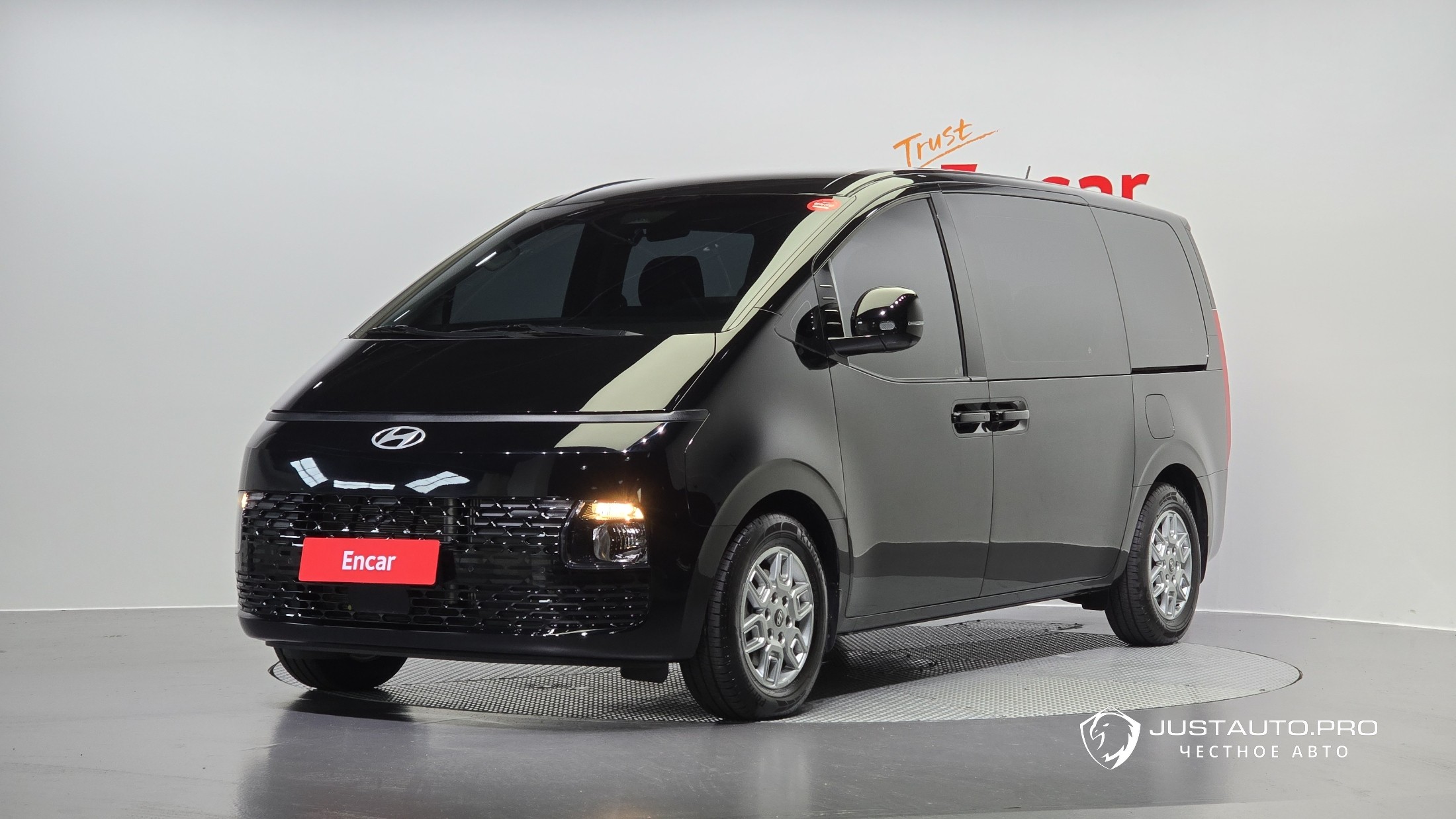 Автомобиль Hyundai Staria