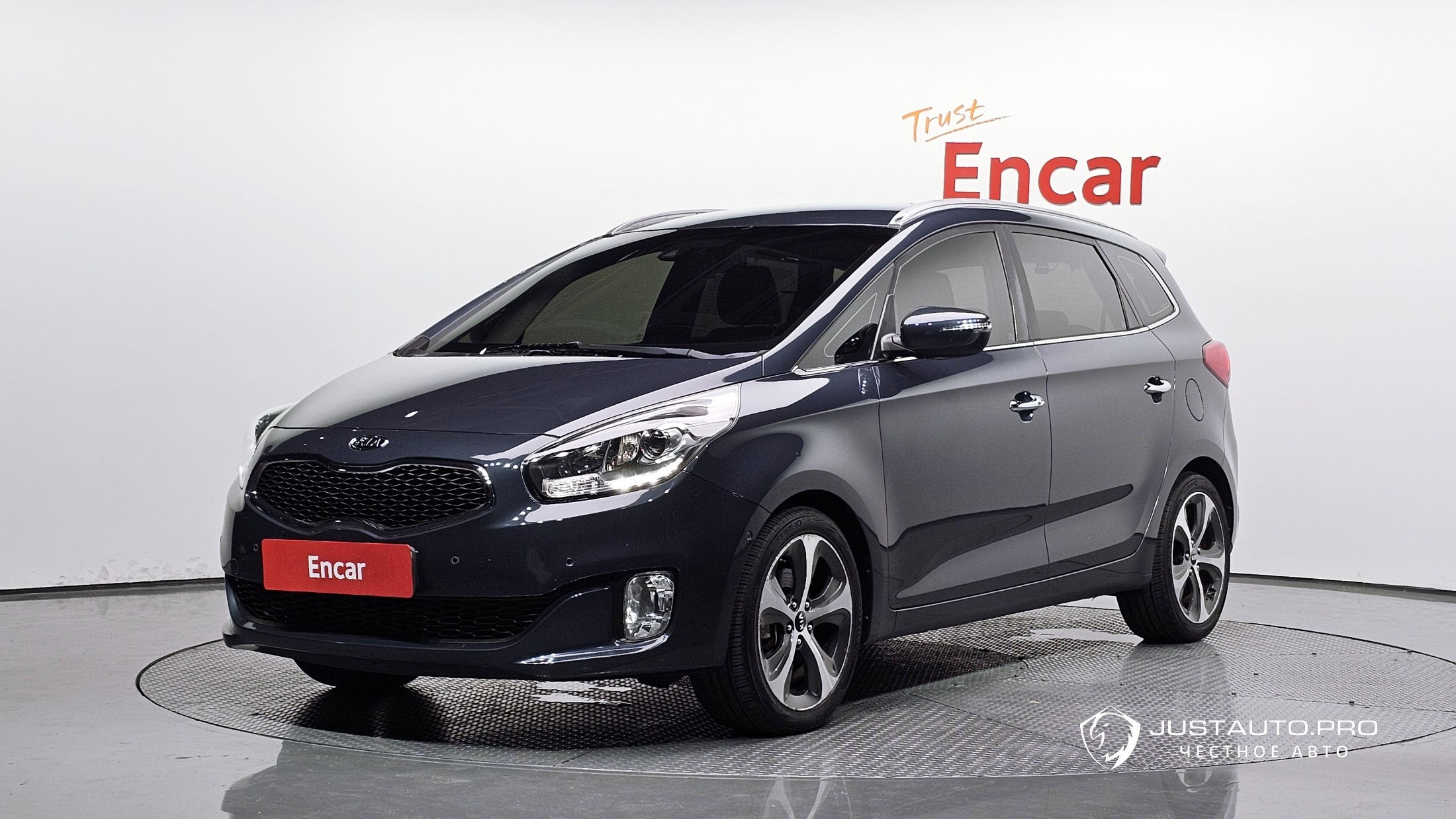 Автомобиль Kia Carens