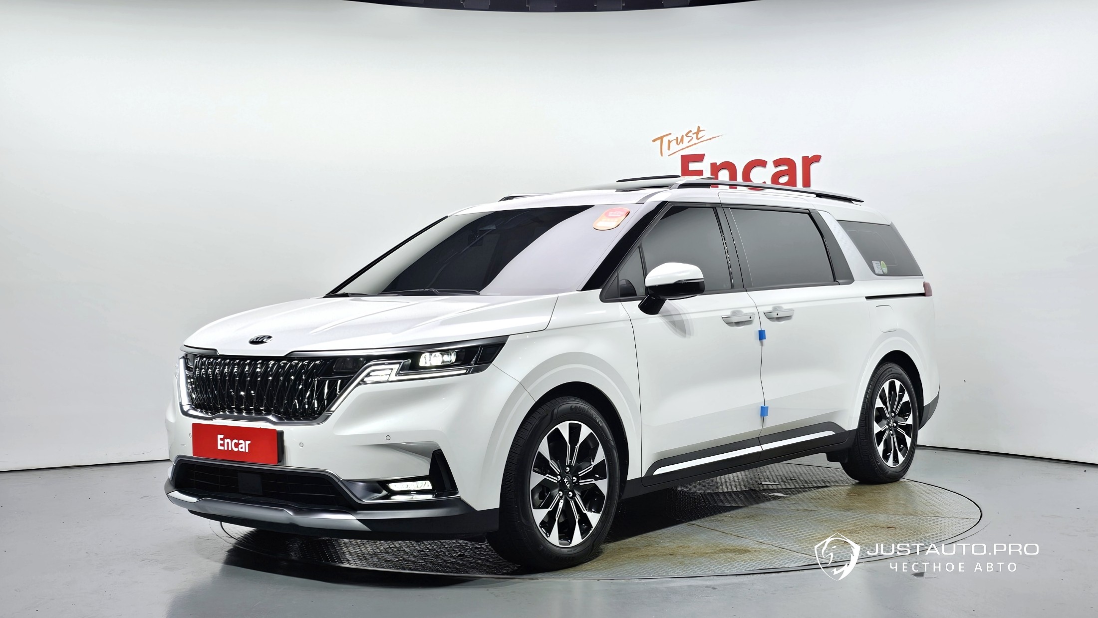 Автомобиль Kia Canival