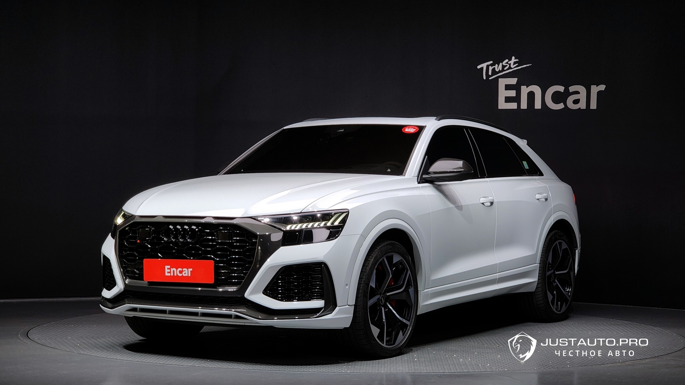Автомобиль Audi RSQ8