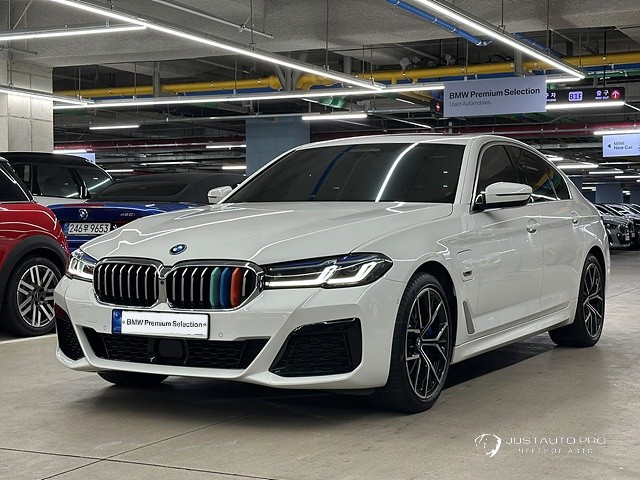 Автомобиль BMW 5-Series