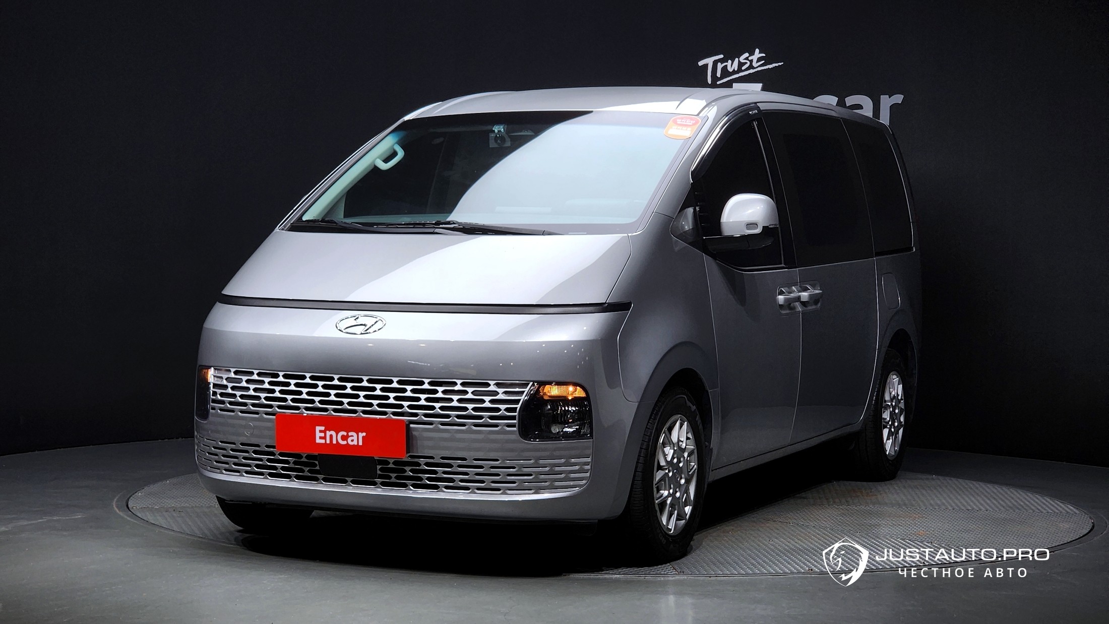 Автомобиль Hyundai Staria