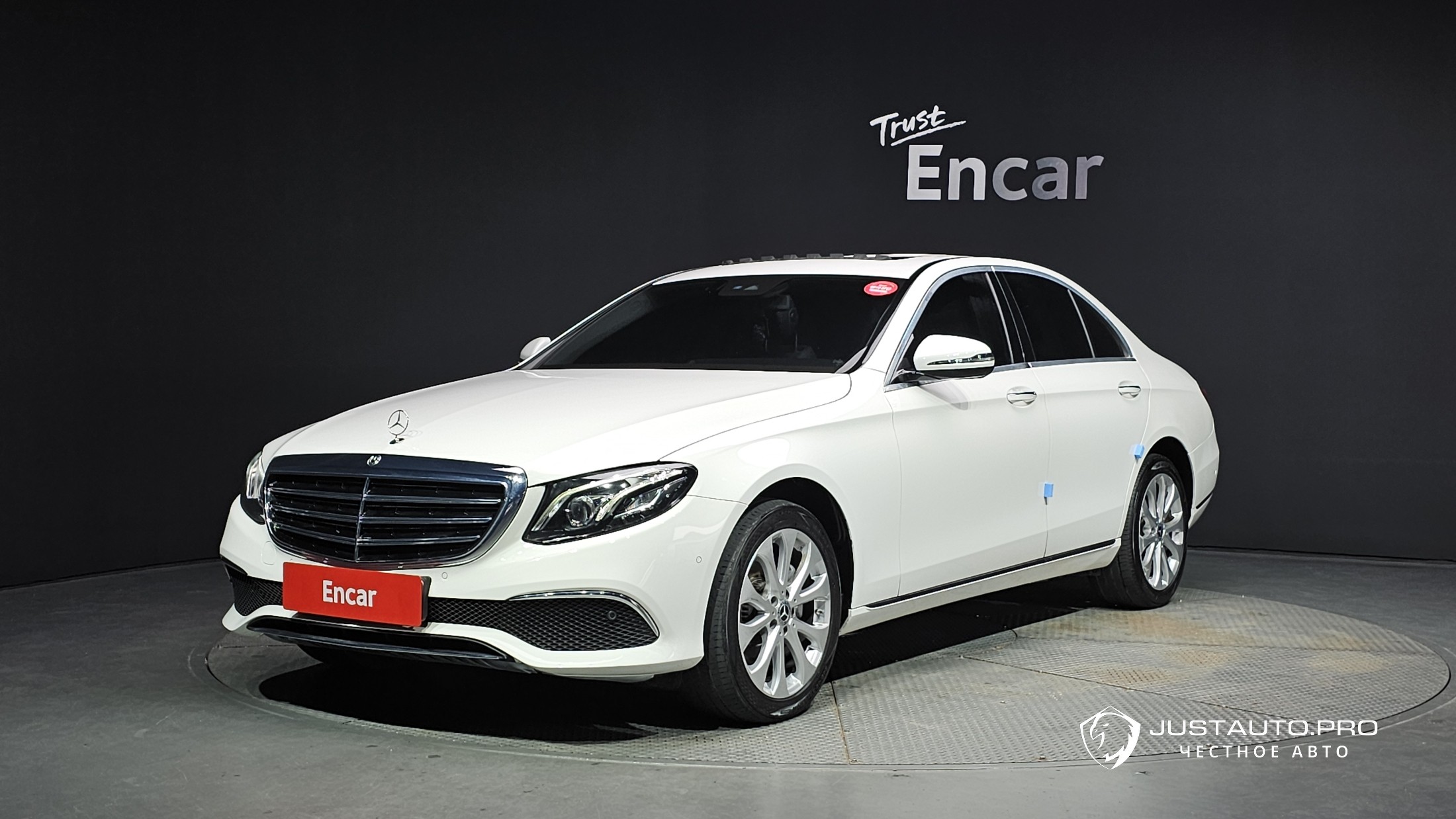 Автомобиль Mercedes-Benz E-Class