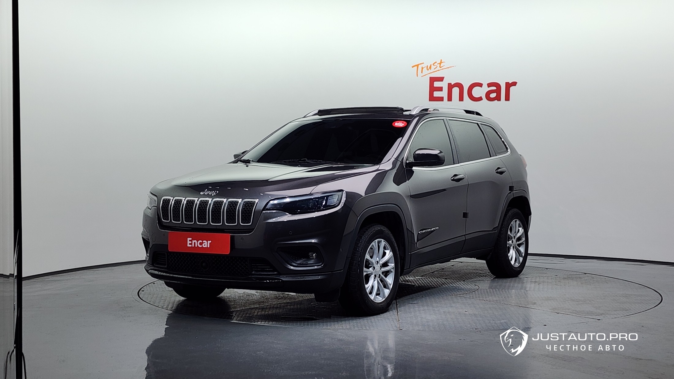 Автомобиль Jeep Cherokee