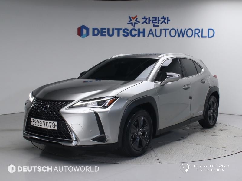 Автомобиль Lexus UX