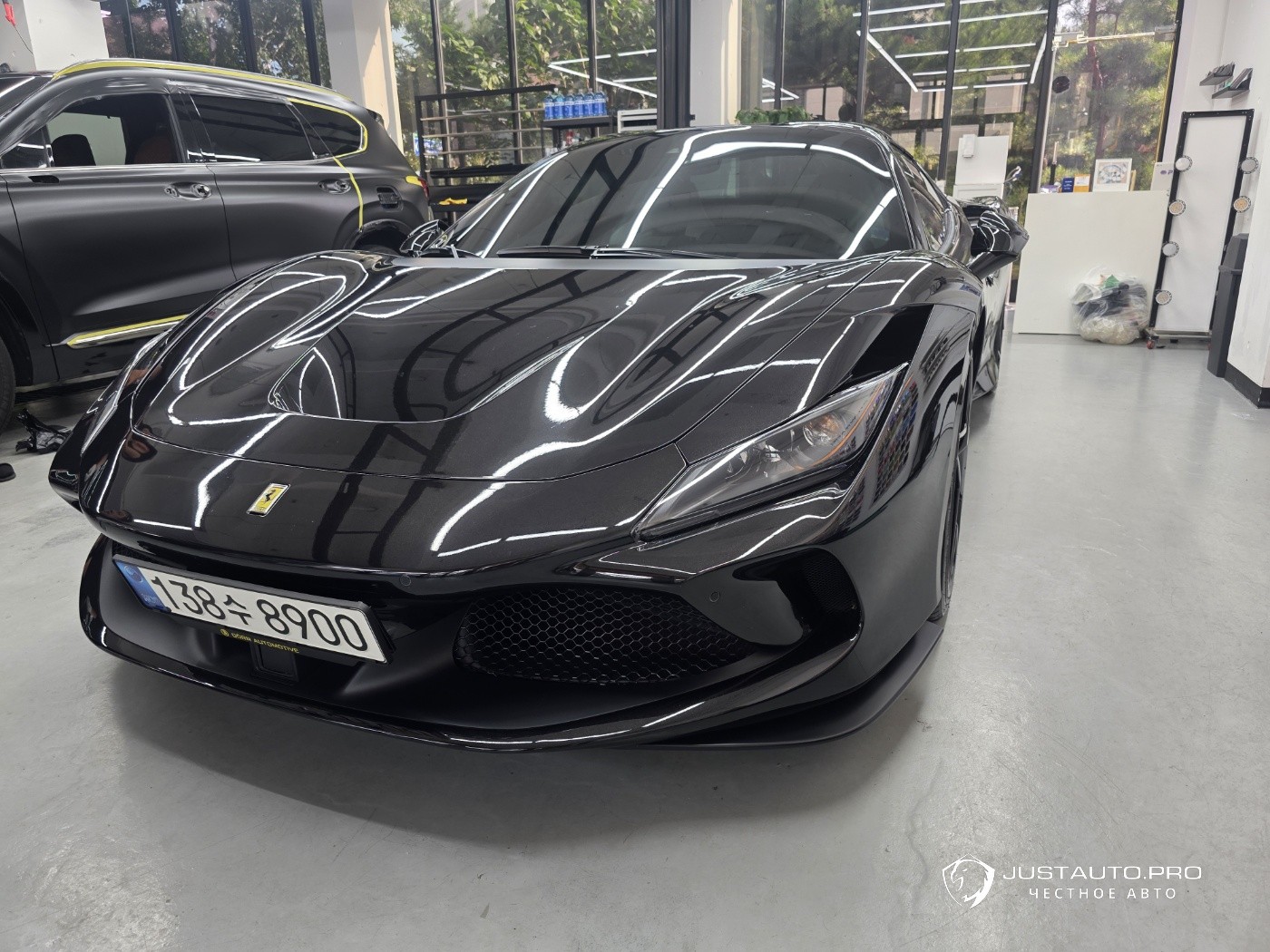 Автомобиль Ferrari F8