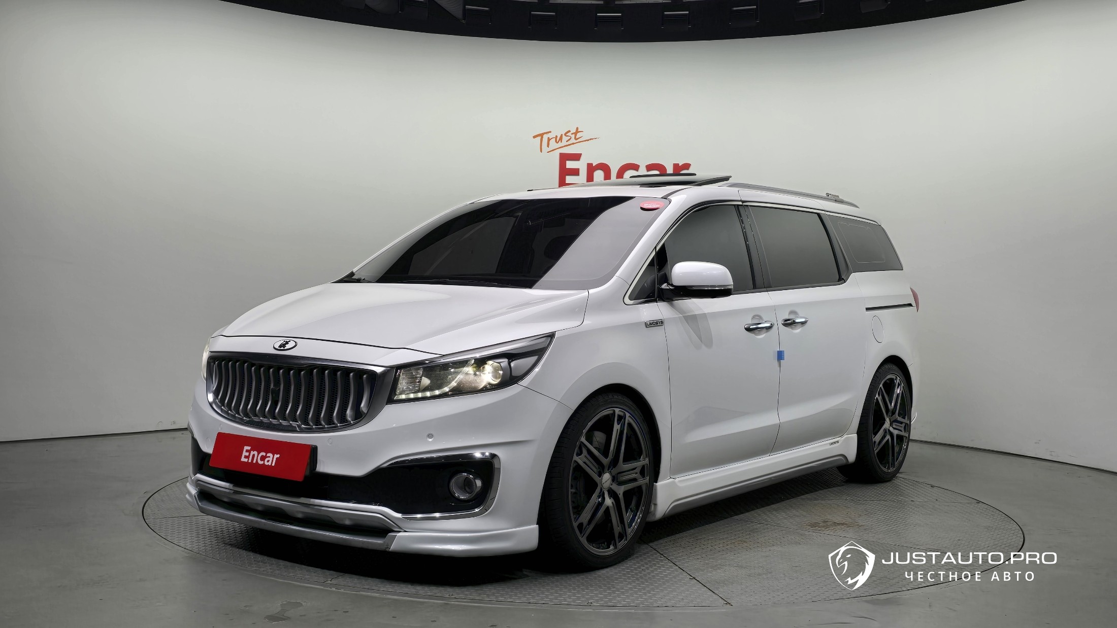 Автомобиль Kia Canival