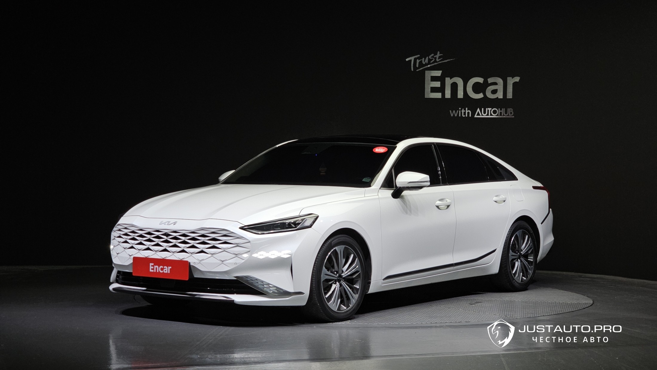 Автомобиль Kia K8
