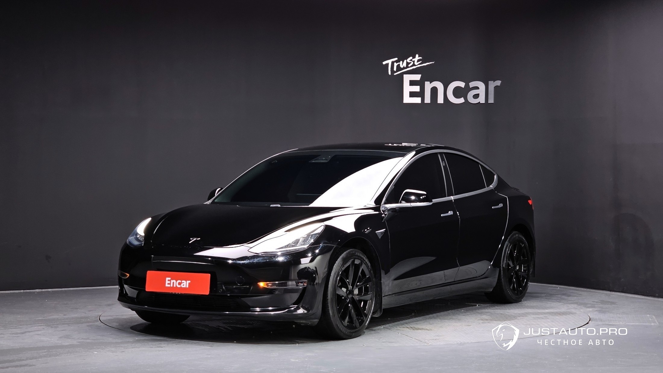 Автомобиль Tesla Model 3