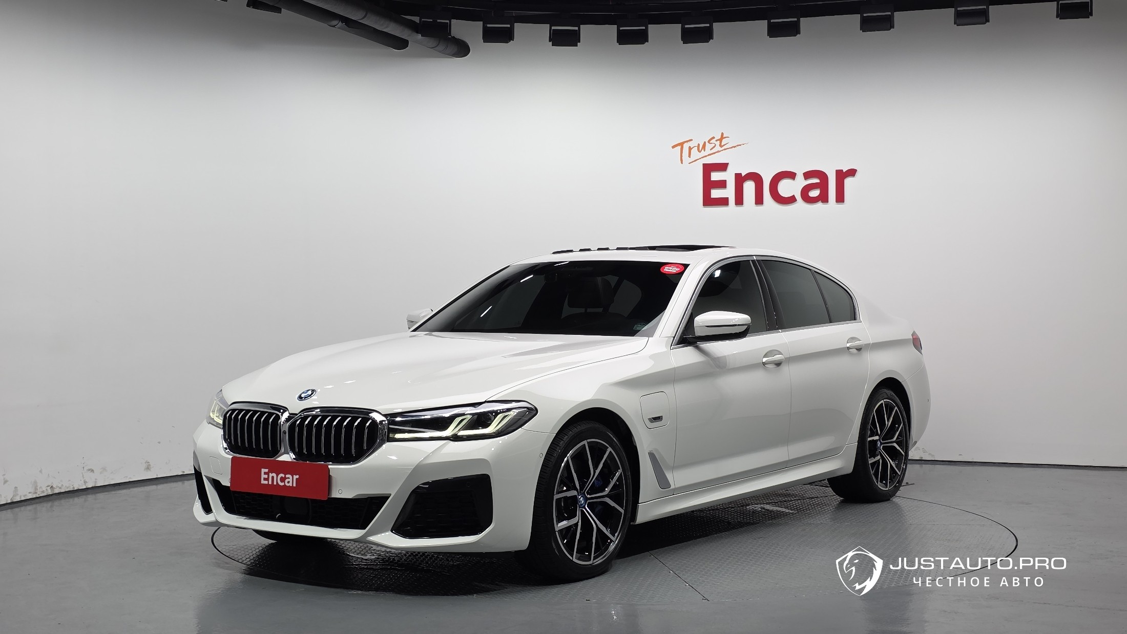 Автомобиль BMW 5-Series