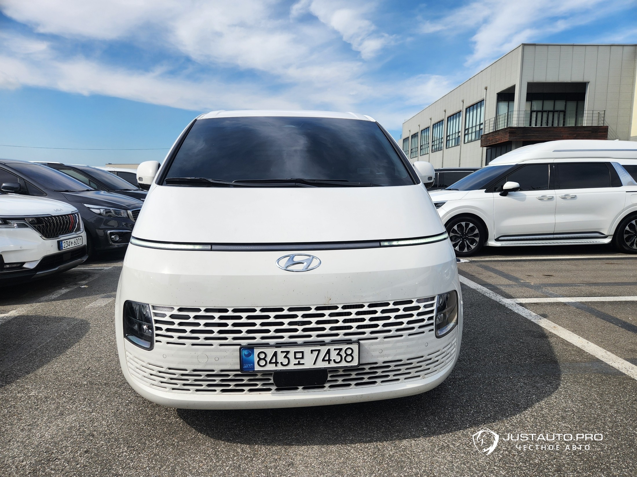 Автомобиль Hyundai Staria
