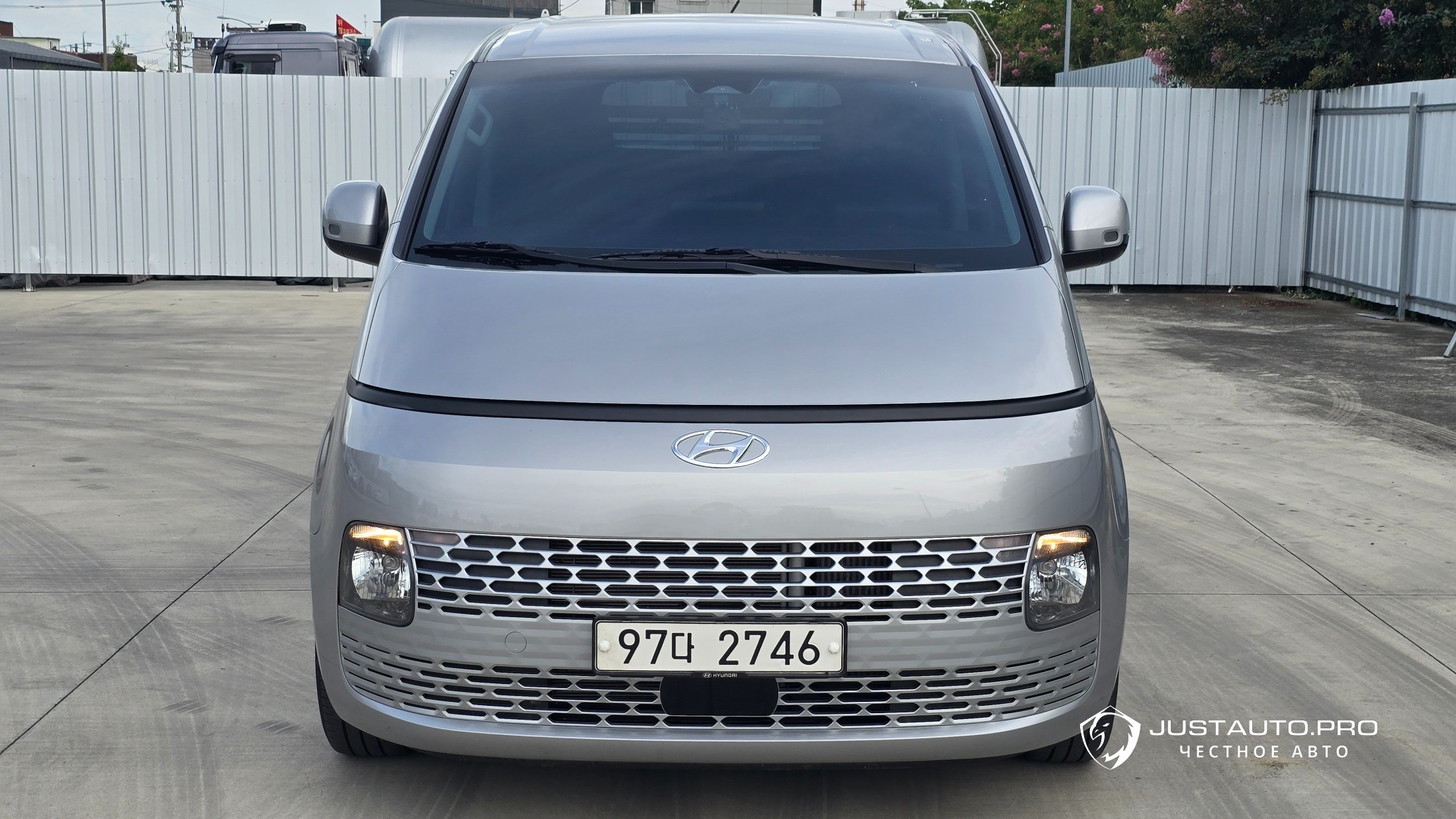 Автомобиль Hyundai Staria