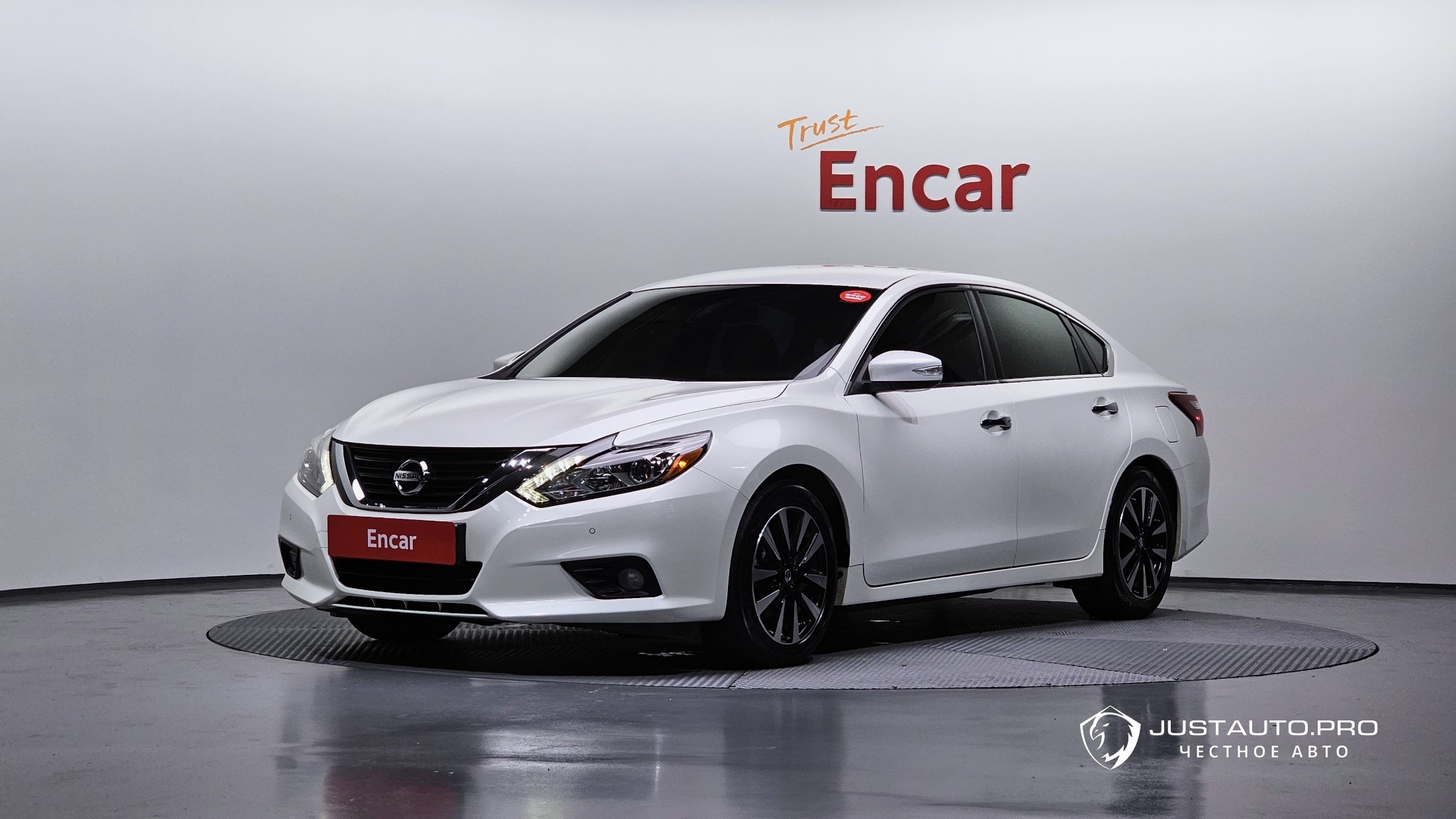 Автомобиль Nissan Altima