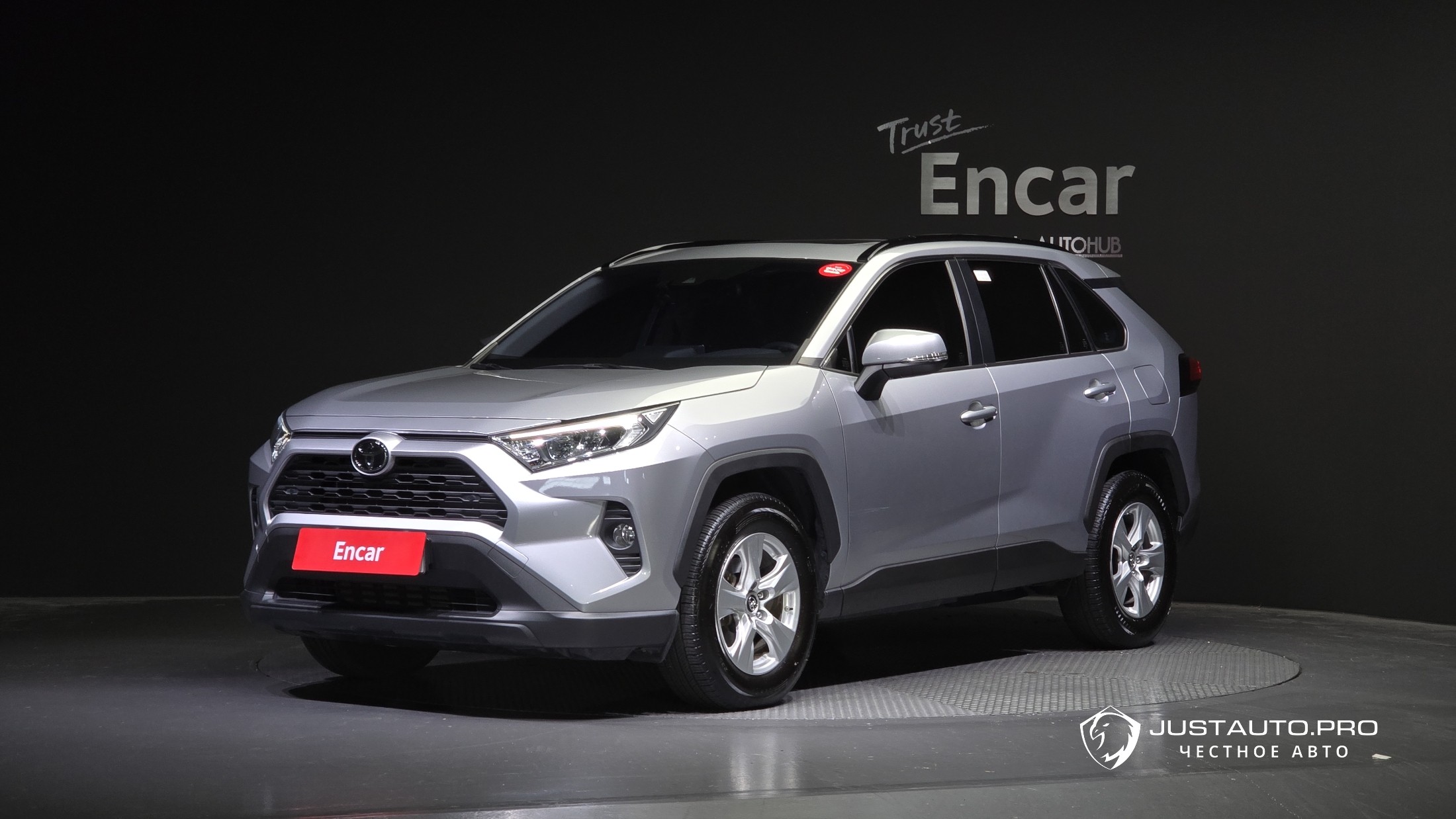 Автомобиль Toyota RAV4