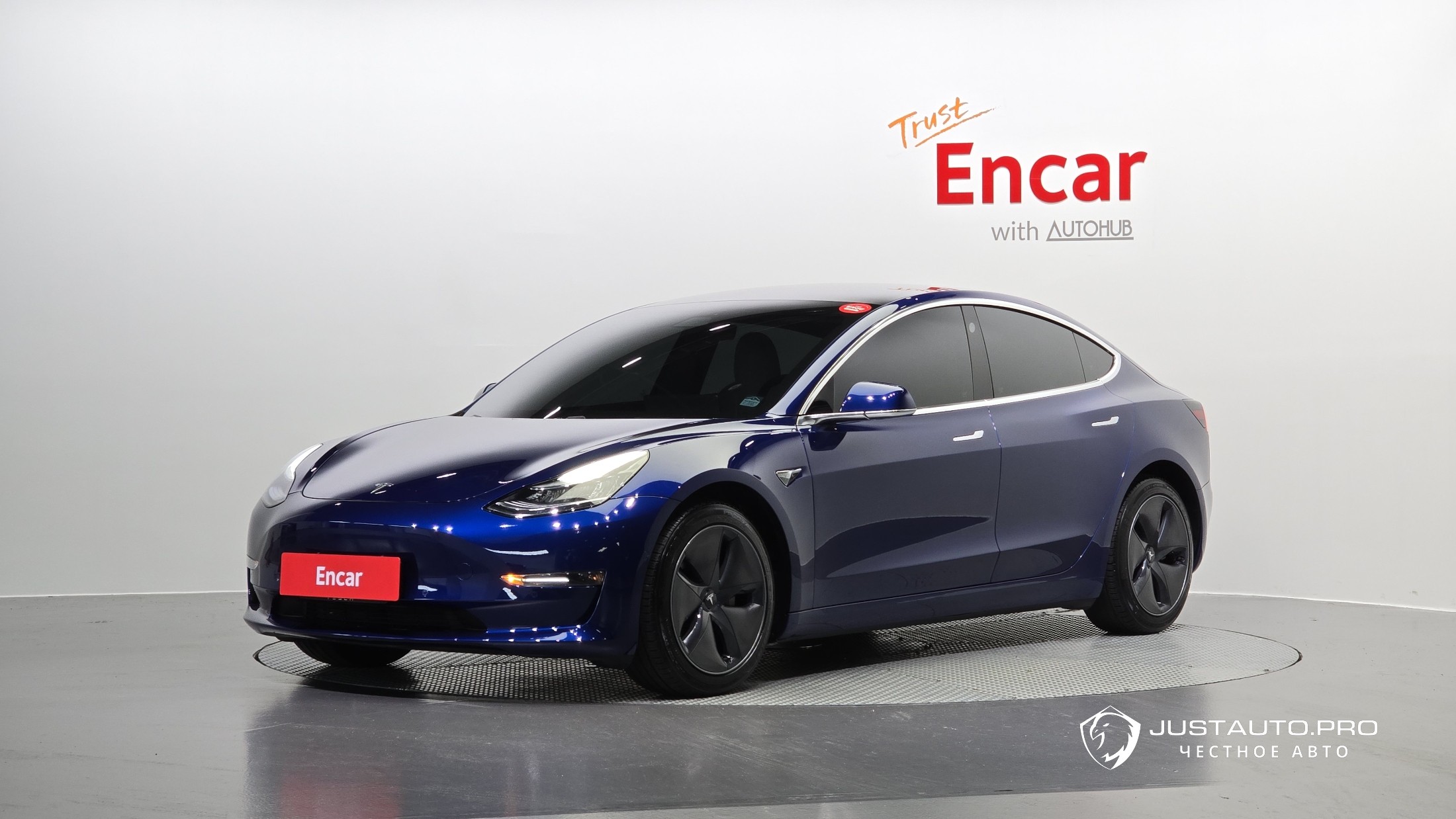Автомобиль Tesla Model 3