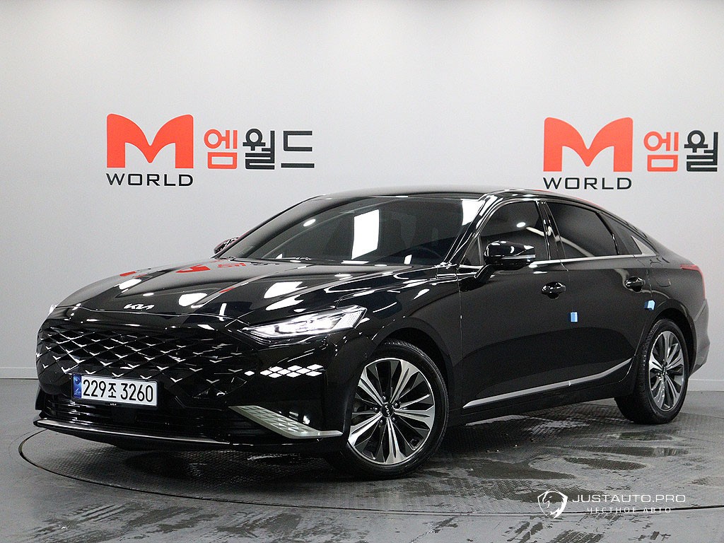 Автомобиль Kia K8