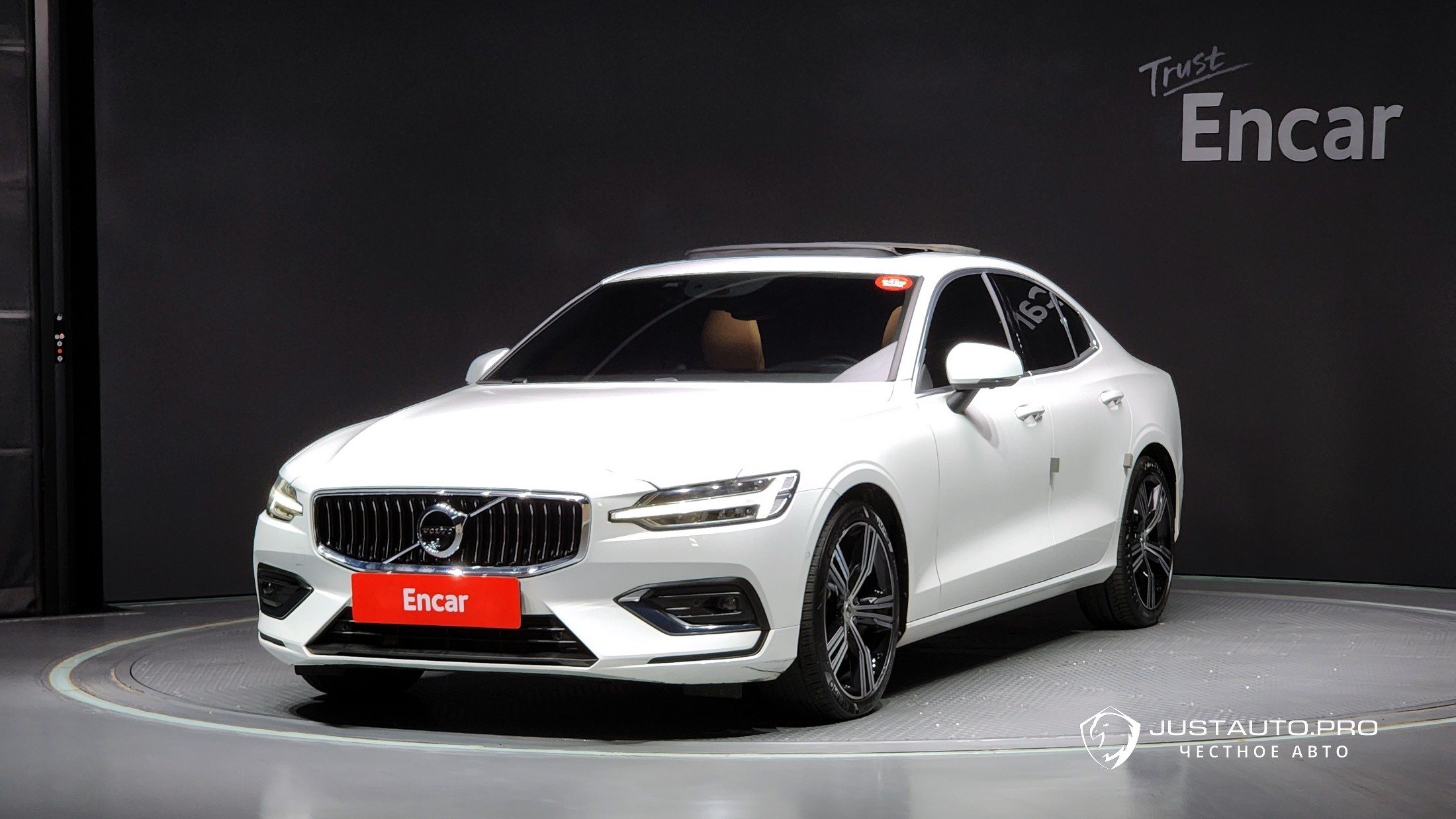 Автомобиль Volvo S60