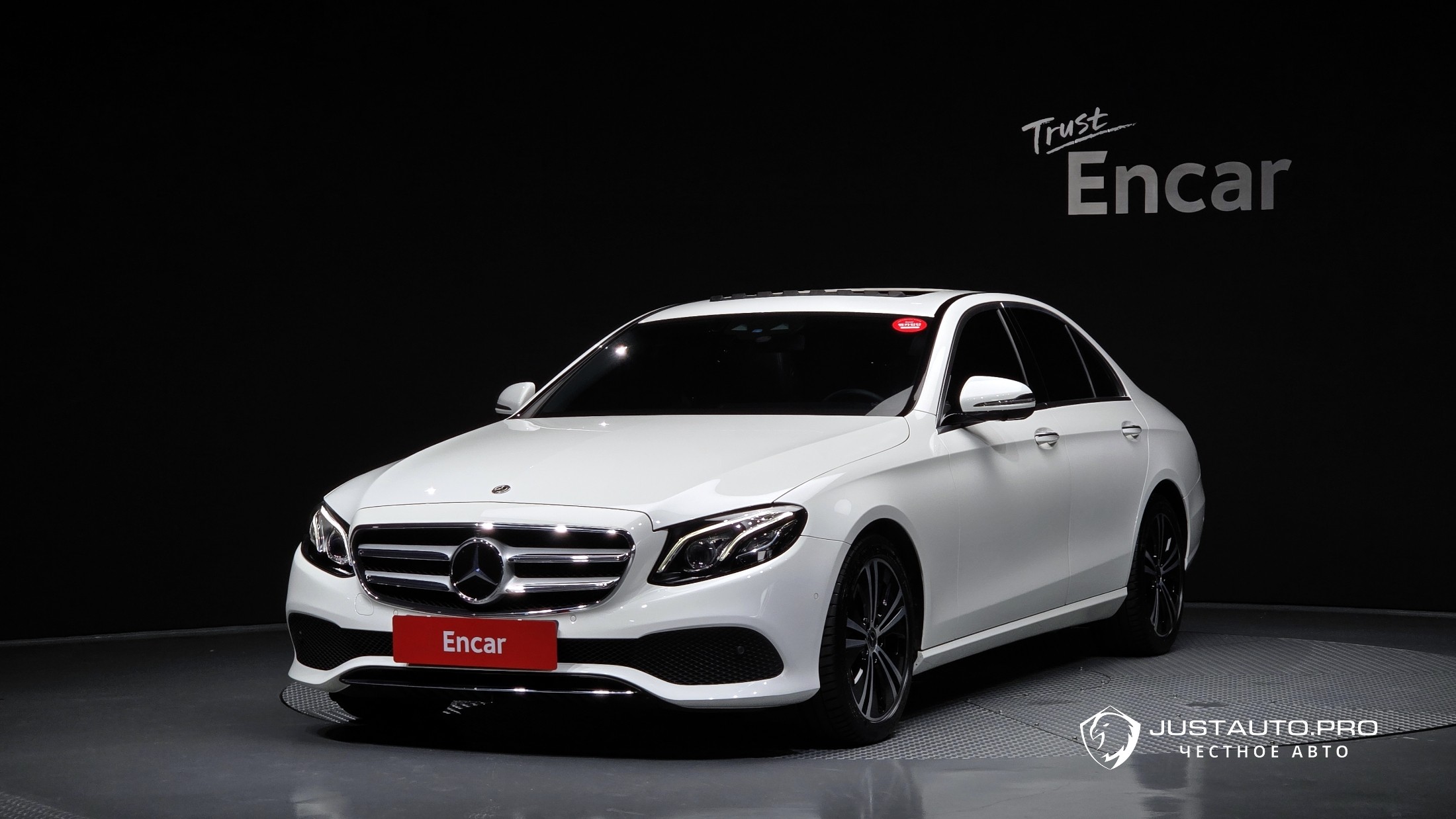 Автомобиль Mercedes-Benz E-Class