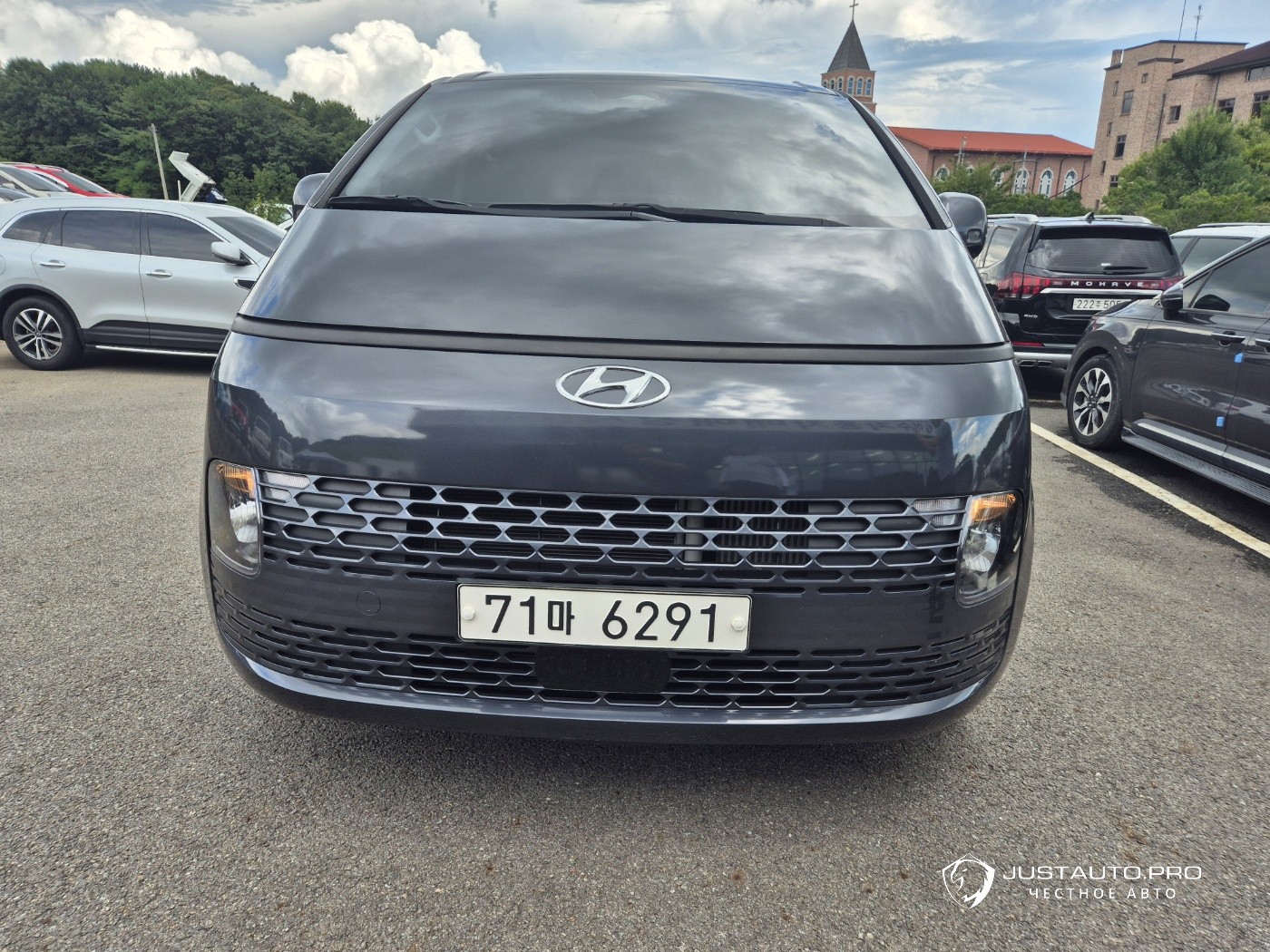 Автомобиль Hyundai Staria