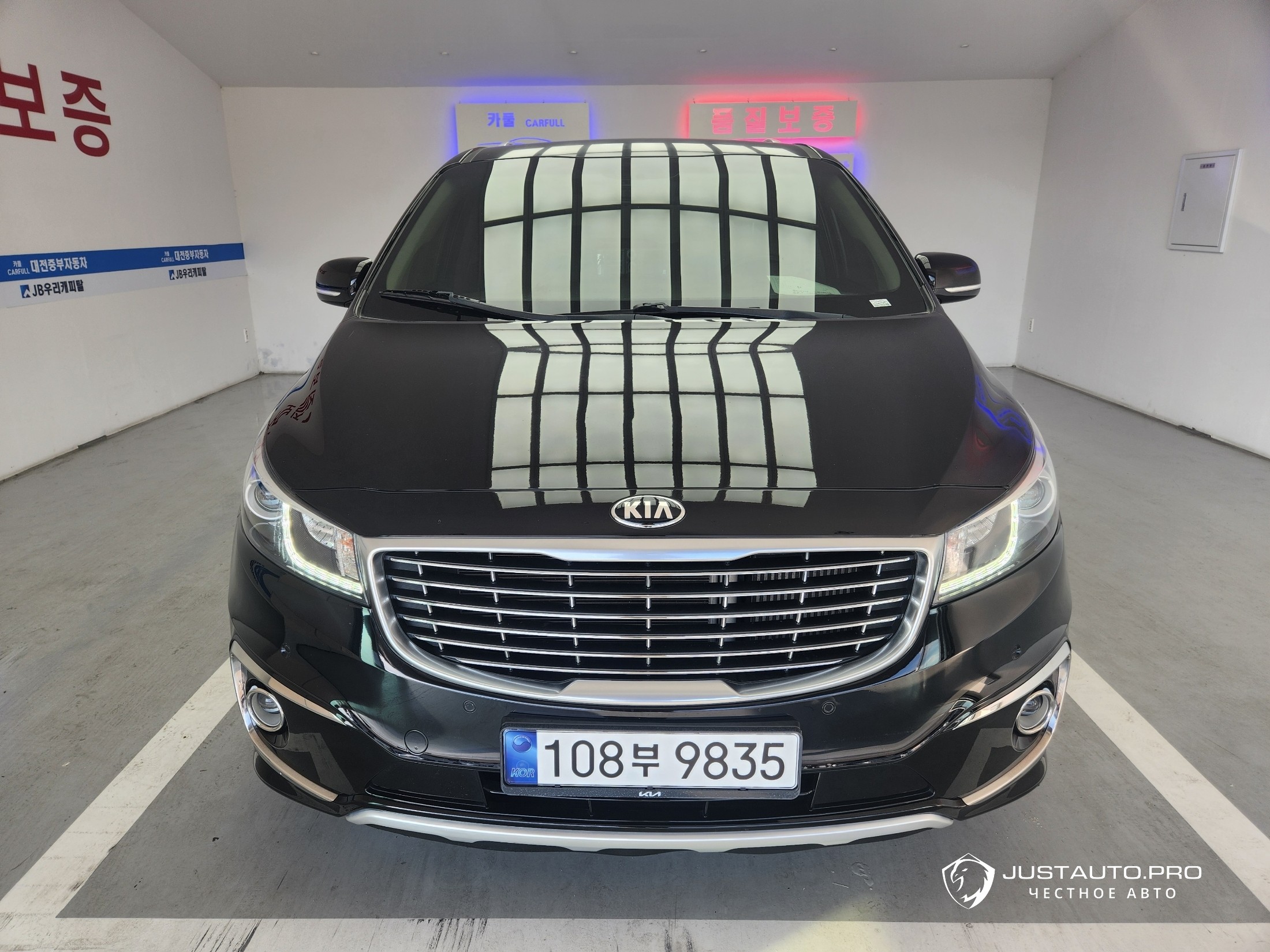 Автомобиль Kia Canival