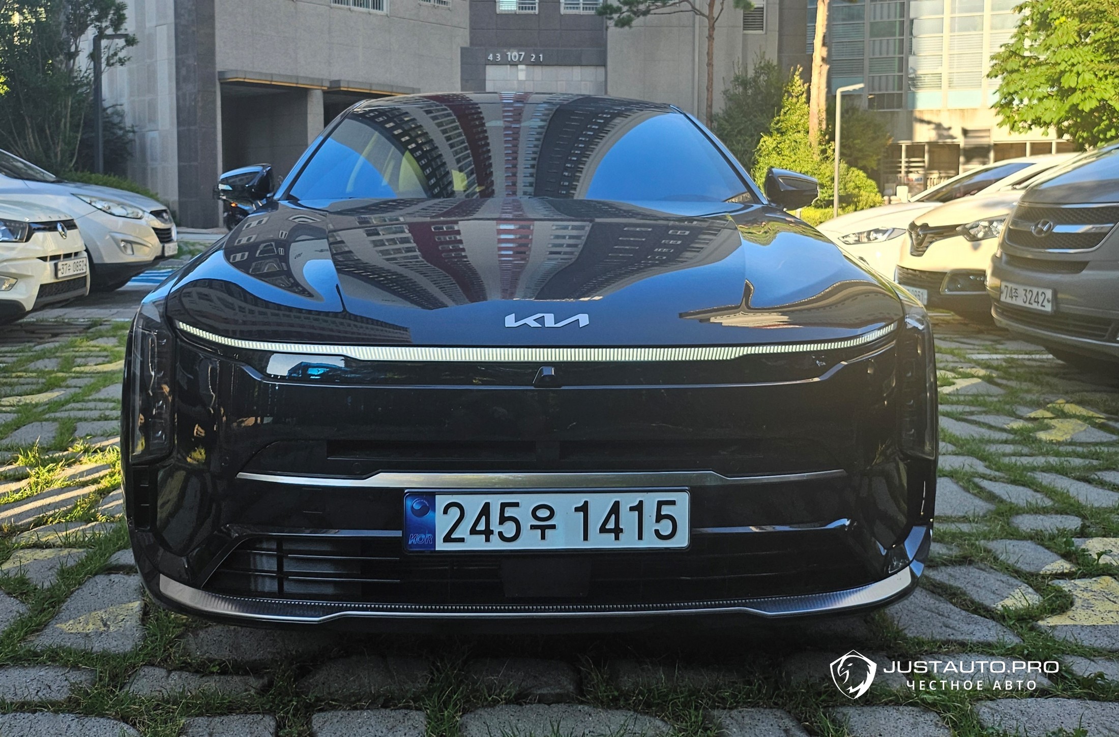 Автомобиль Kia K8