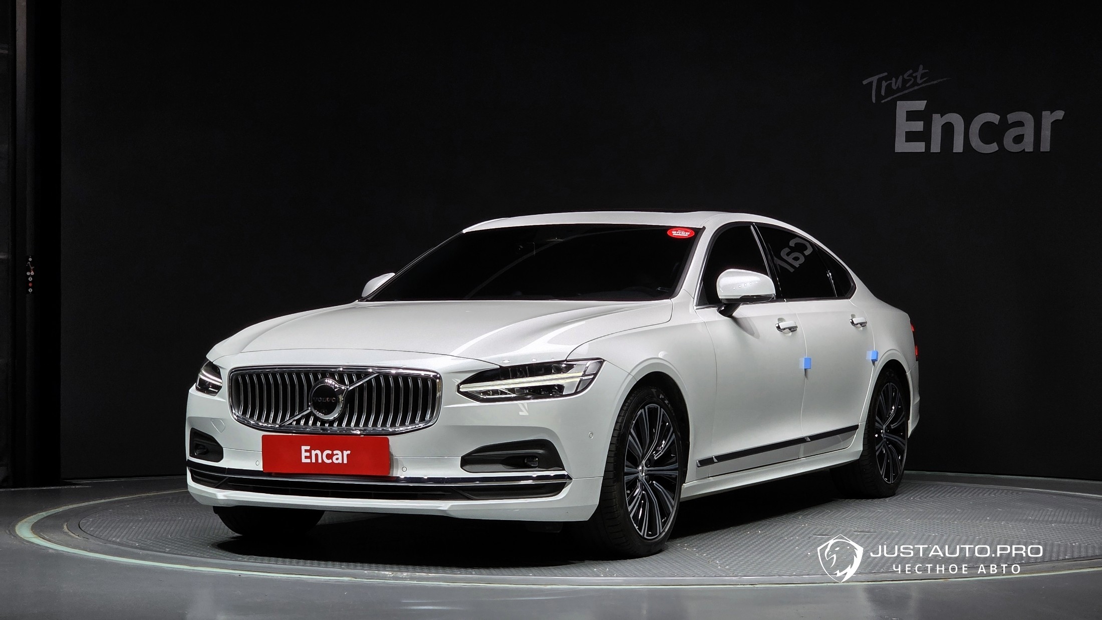 Автомобиль Volvo S90