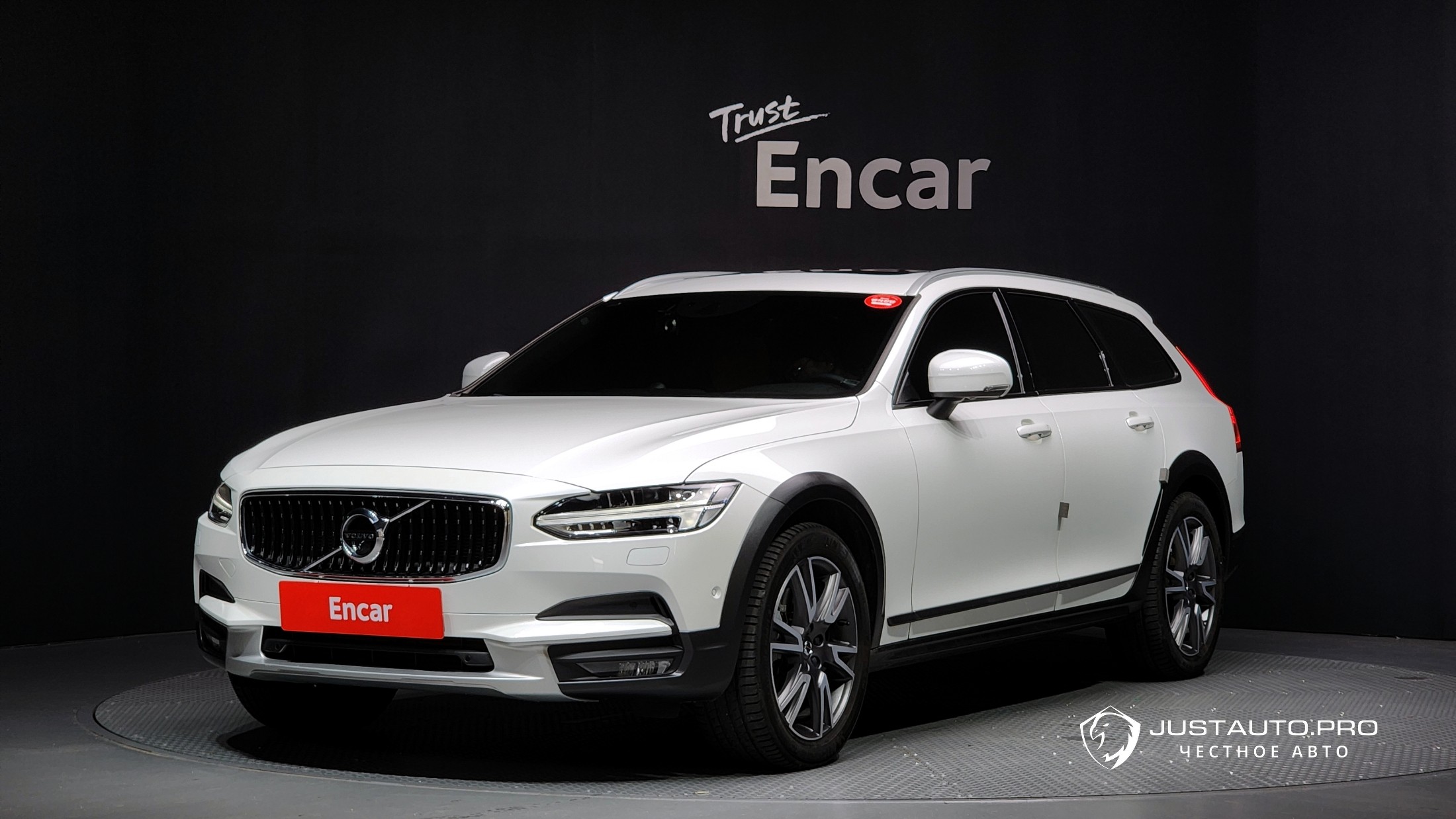 Автомобиль Volvo V90