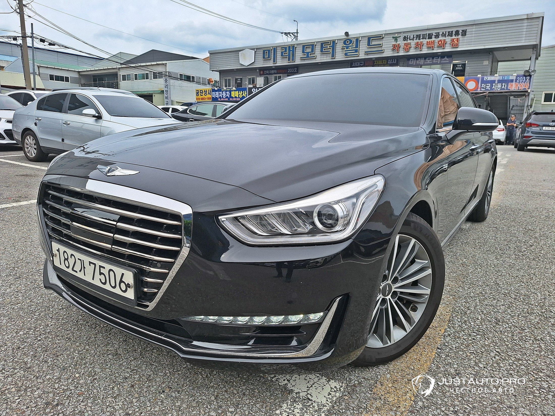 Автомобиль Genesis EQ900