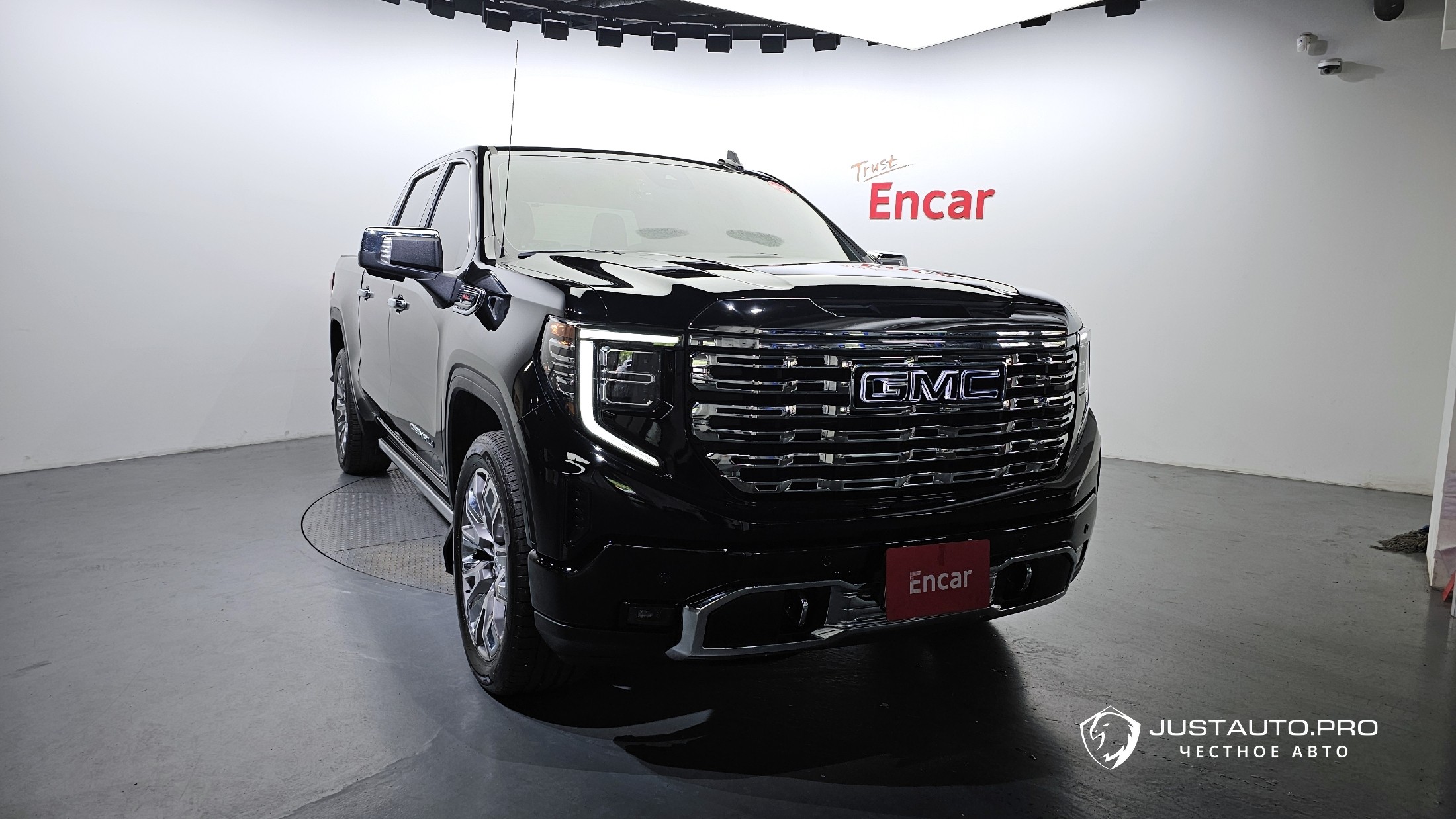 Автомобиль GMC Sierra
