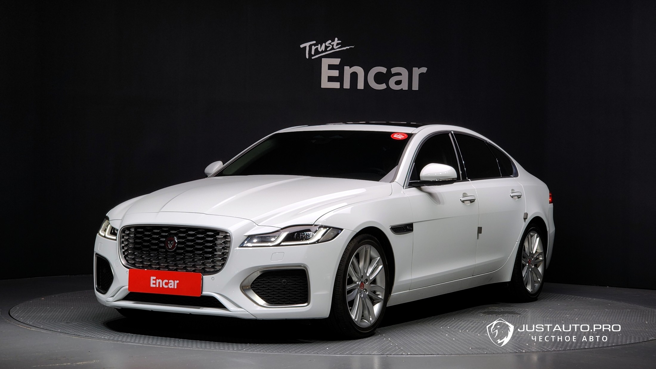 Автомобиль Jaguar XF