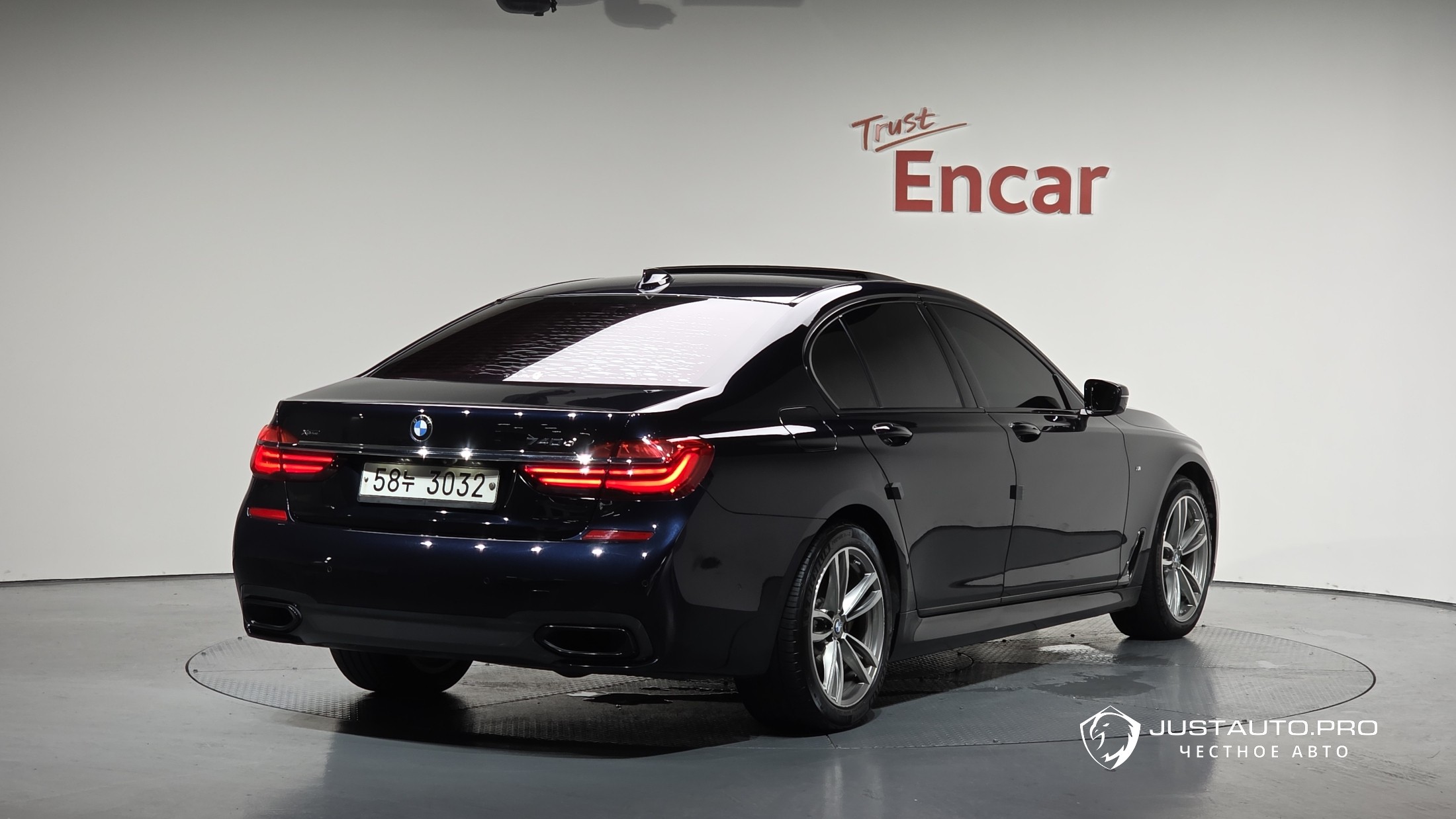 Автомобиль BMW 7-Series