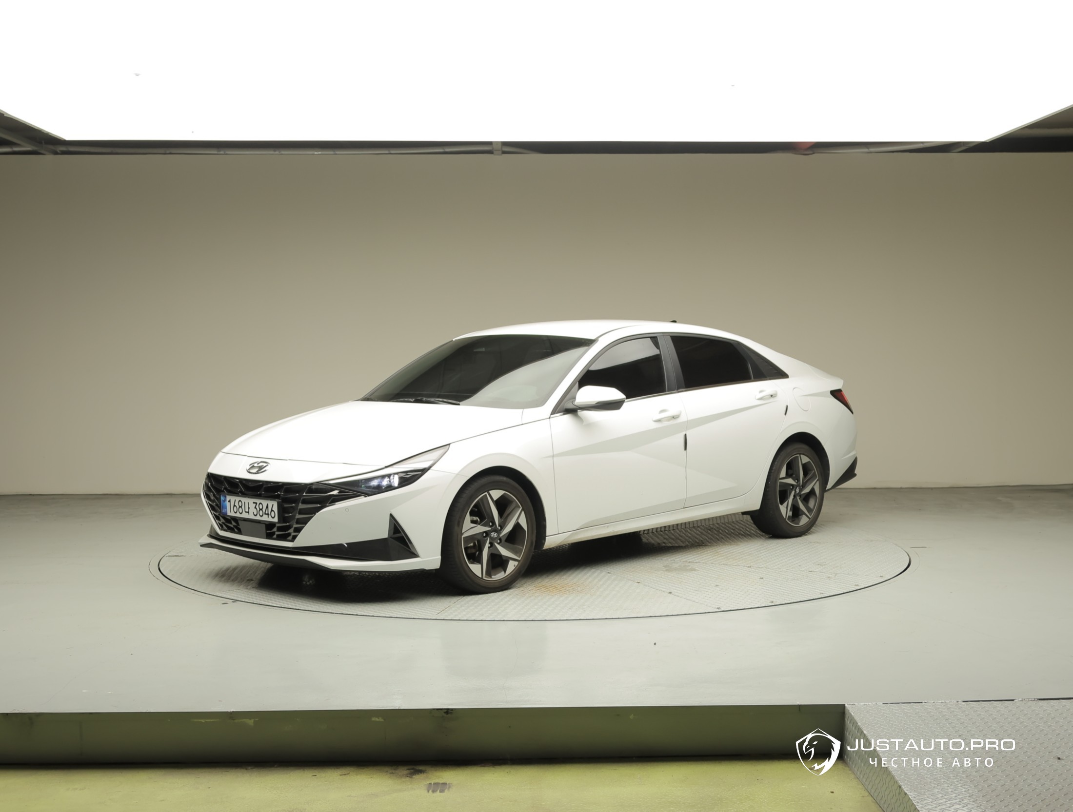 Автомобиль Hyundai AVANTE