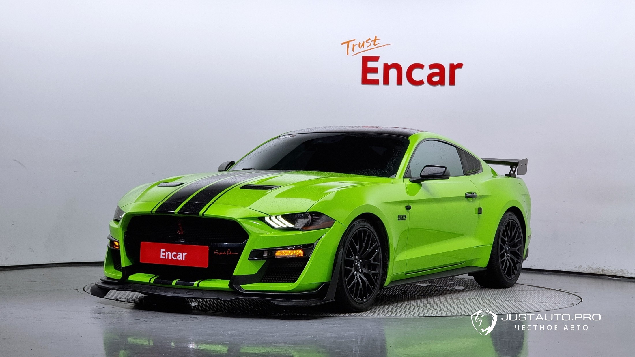 Автомобиль Ford Mustang