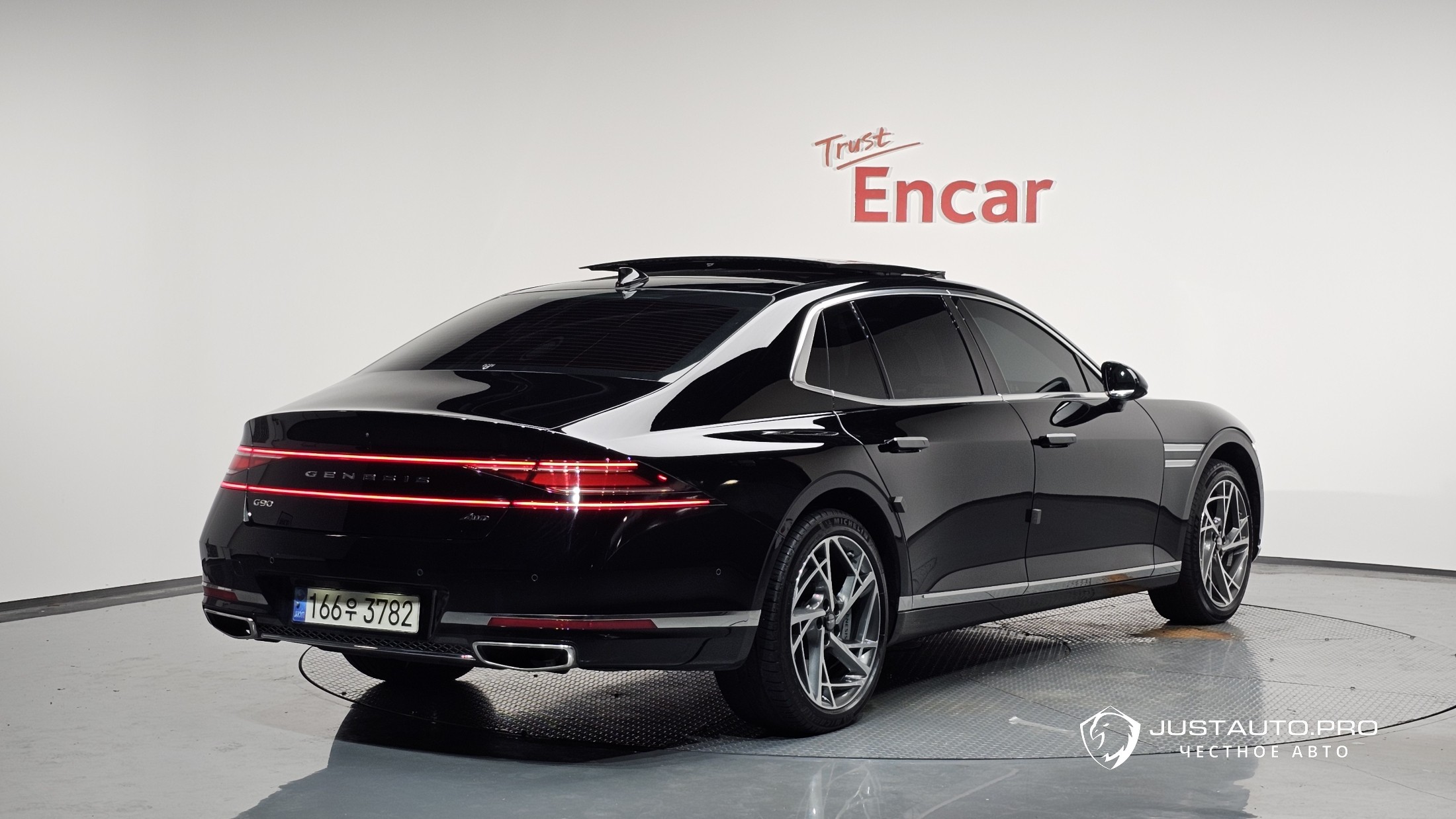 Автомобиль Genesis G90