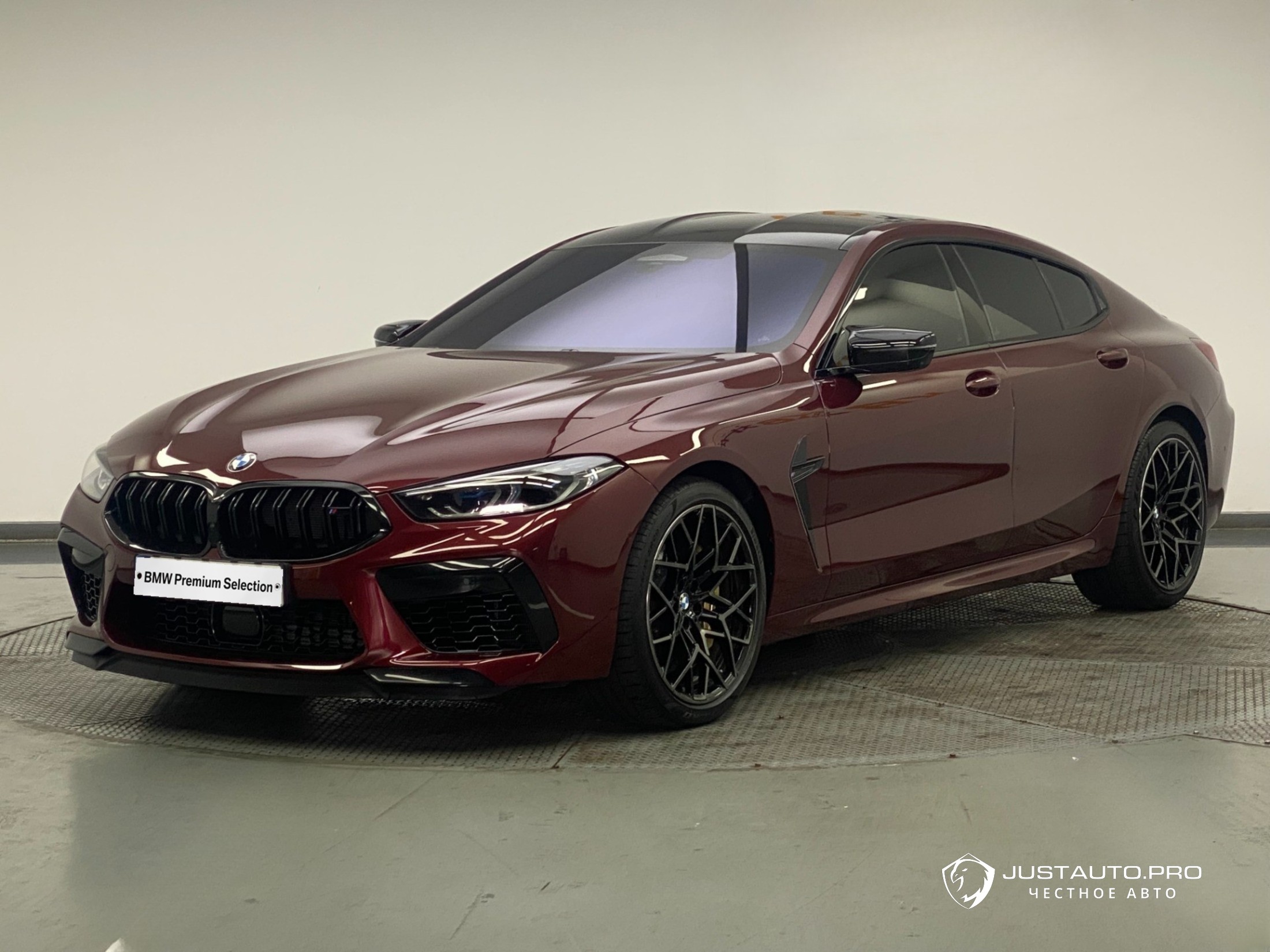 Автомобиль BMW M8