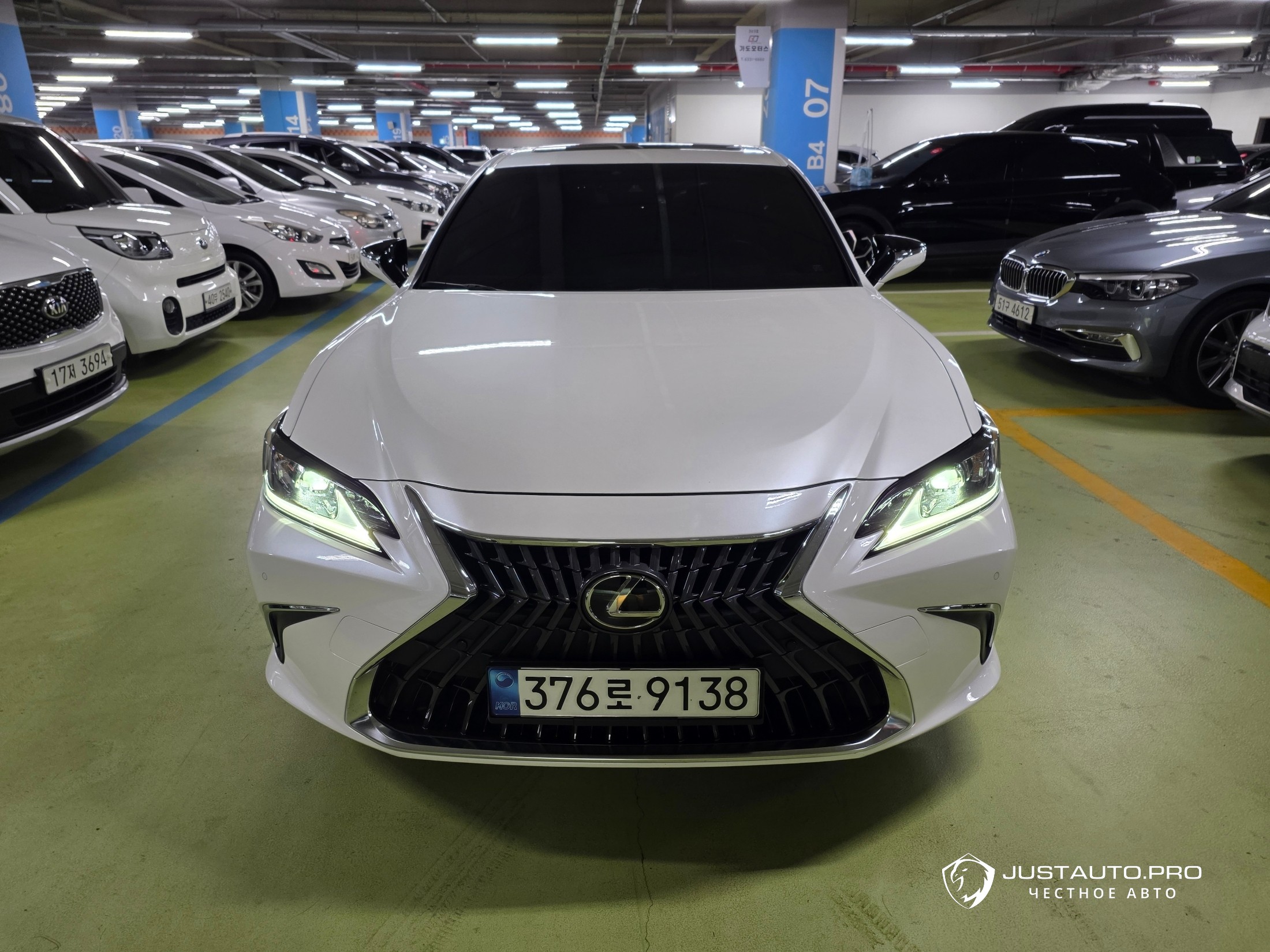 Автомобиль Lexus ES