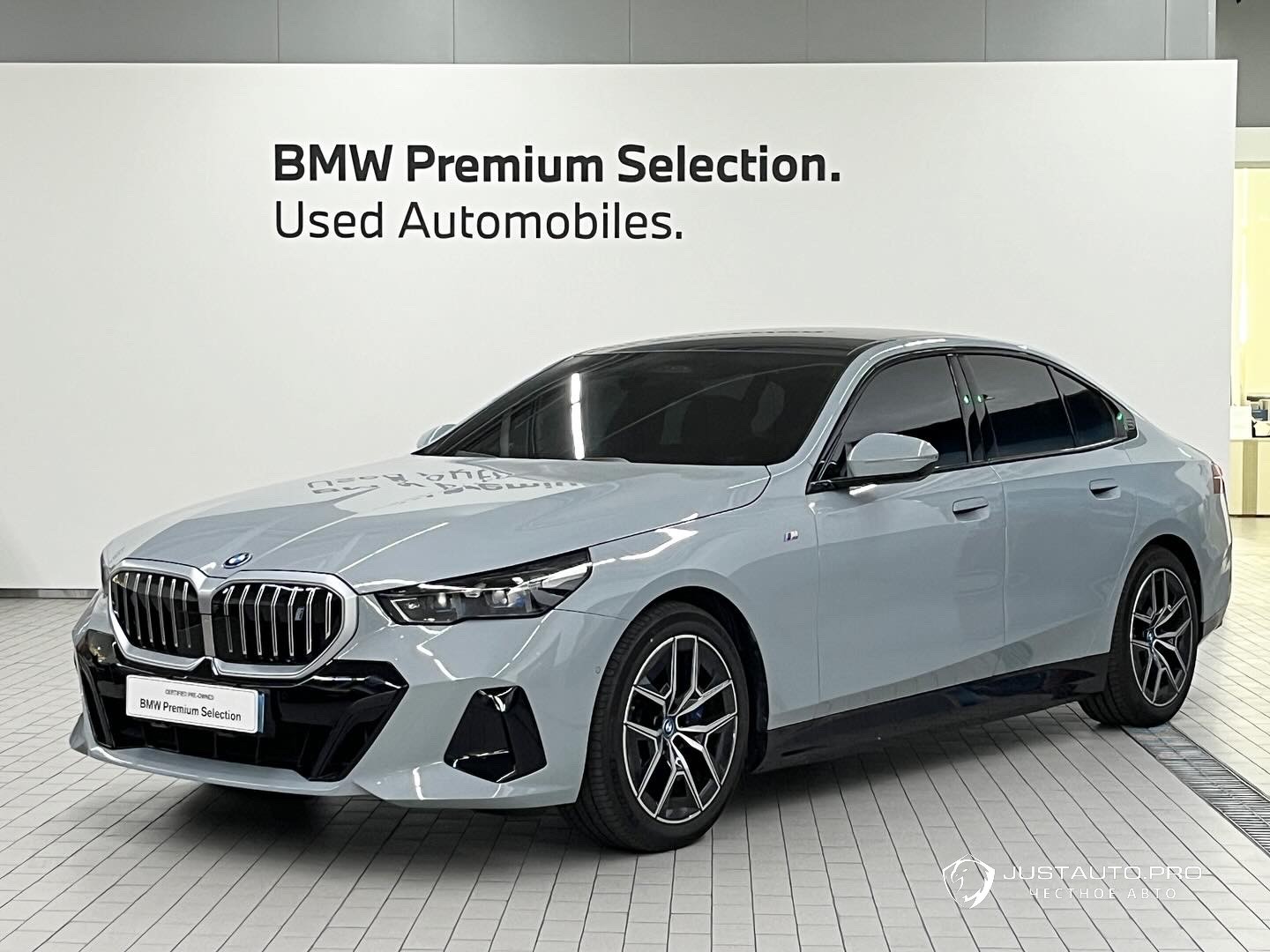 Автомобиль BMW i5