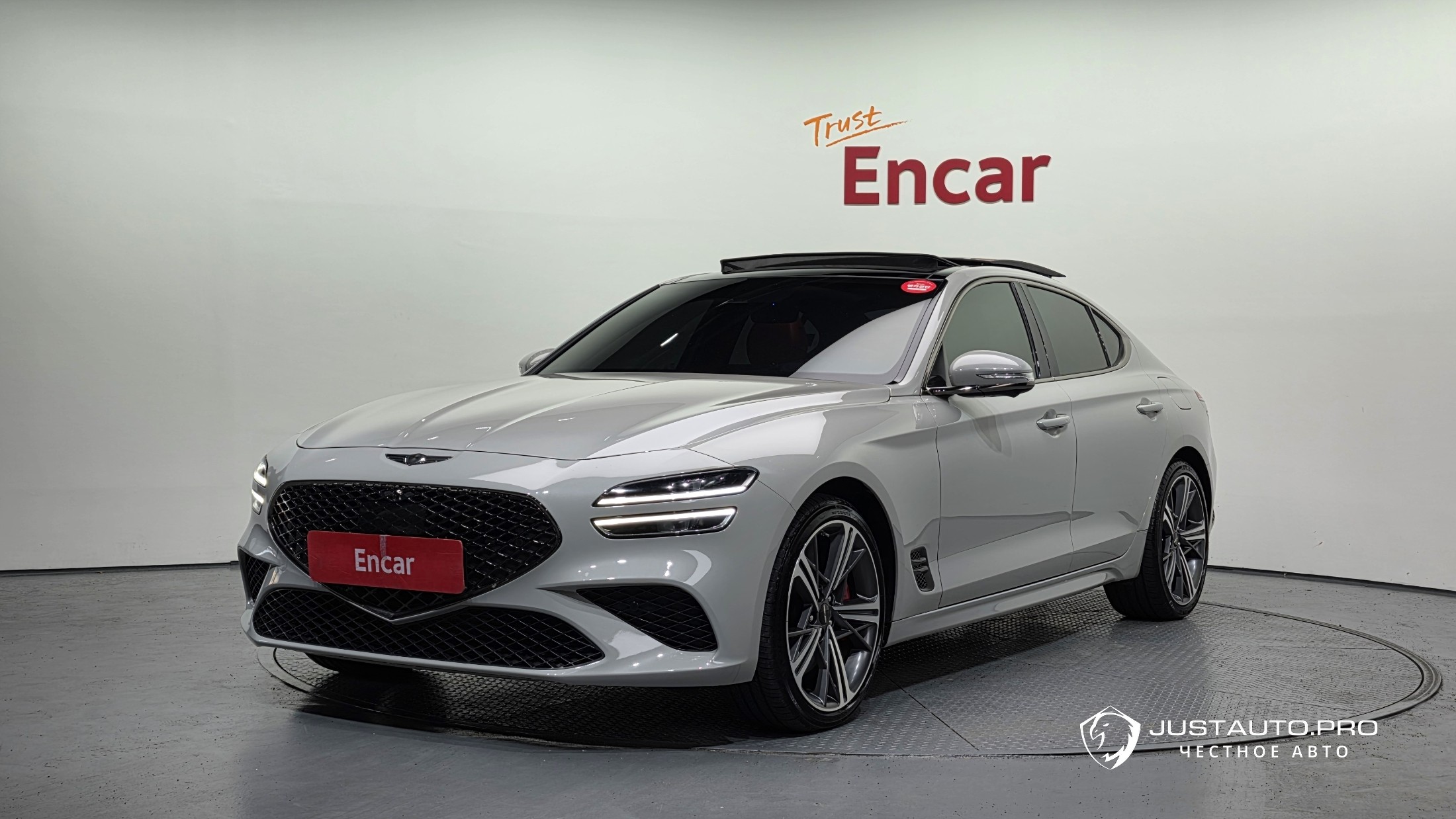 Автомобиль Genesis G70