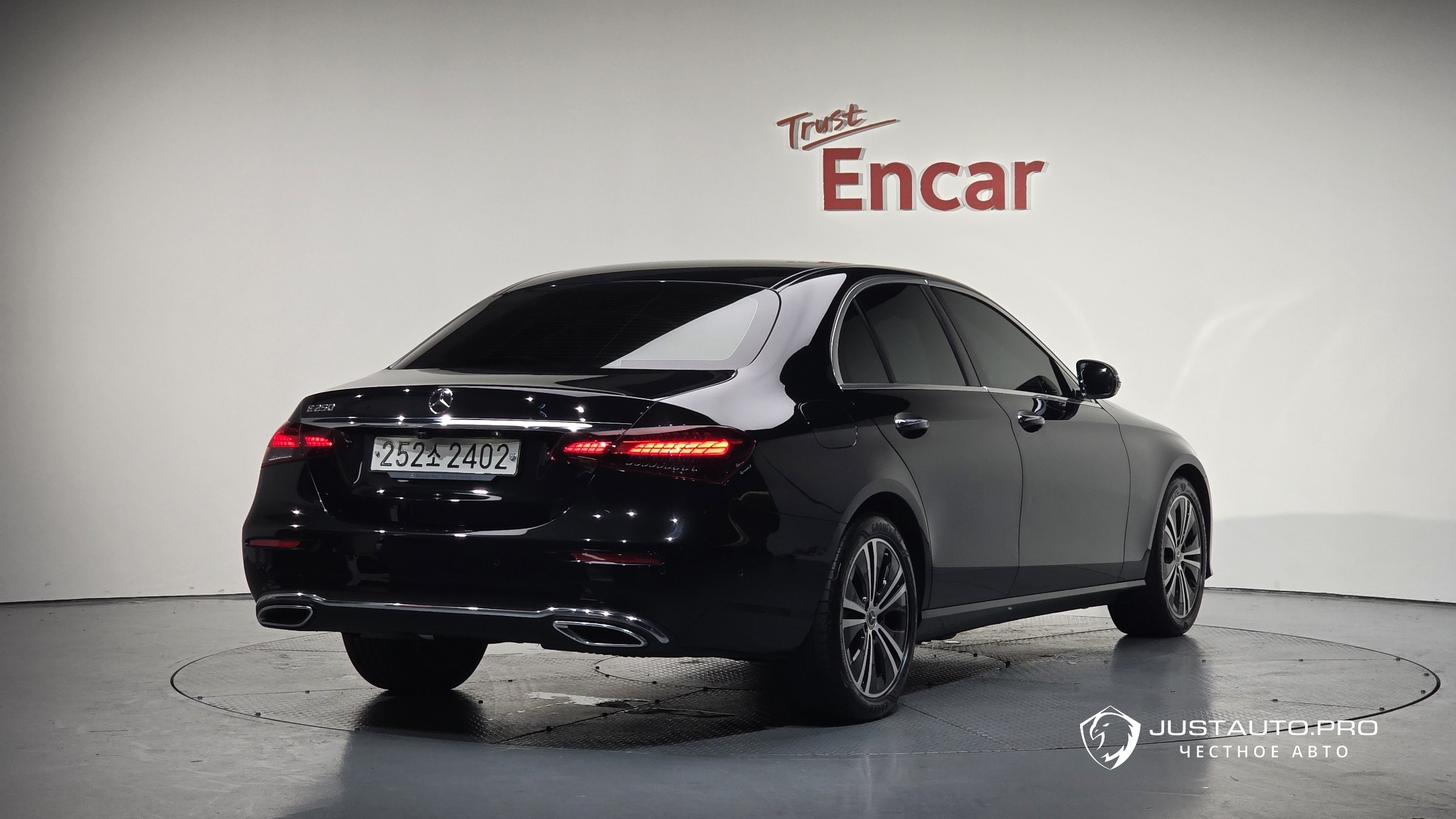 Автомобиль Mercedes-Benz E-Class