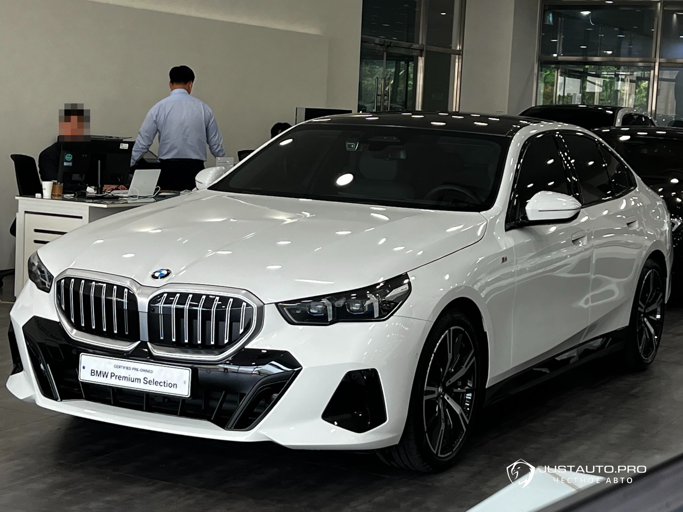 Автомобиль BMW 5-Series