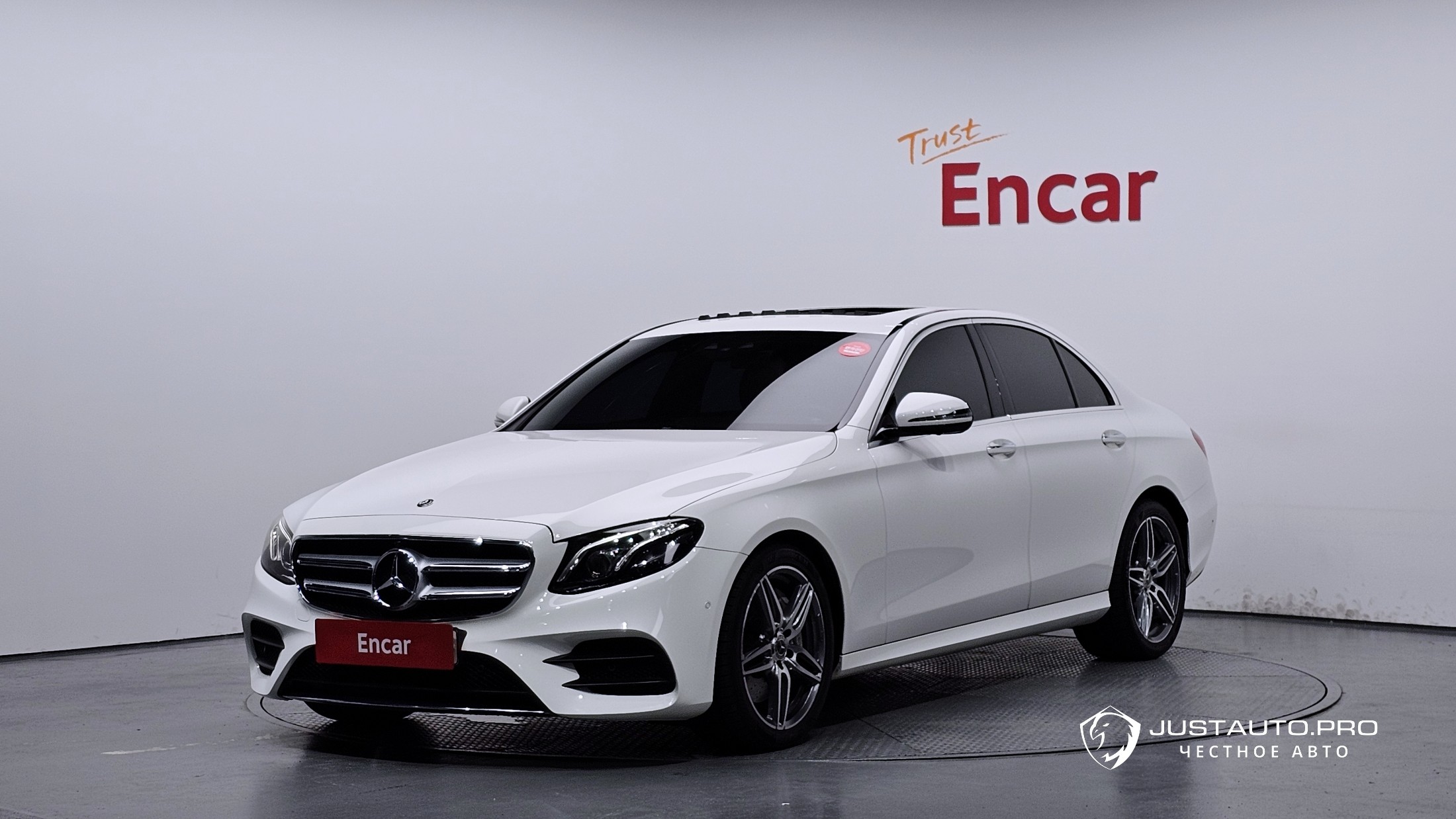 Автомобиль Mercedes-Benz E-Class