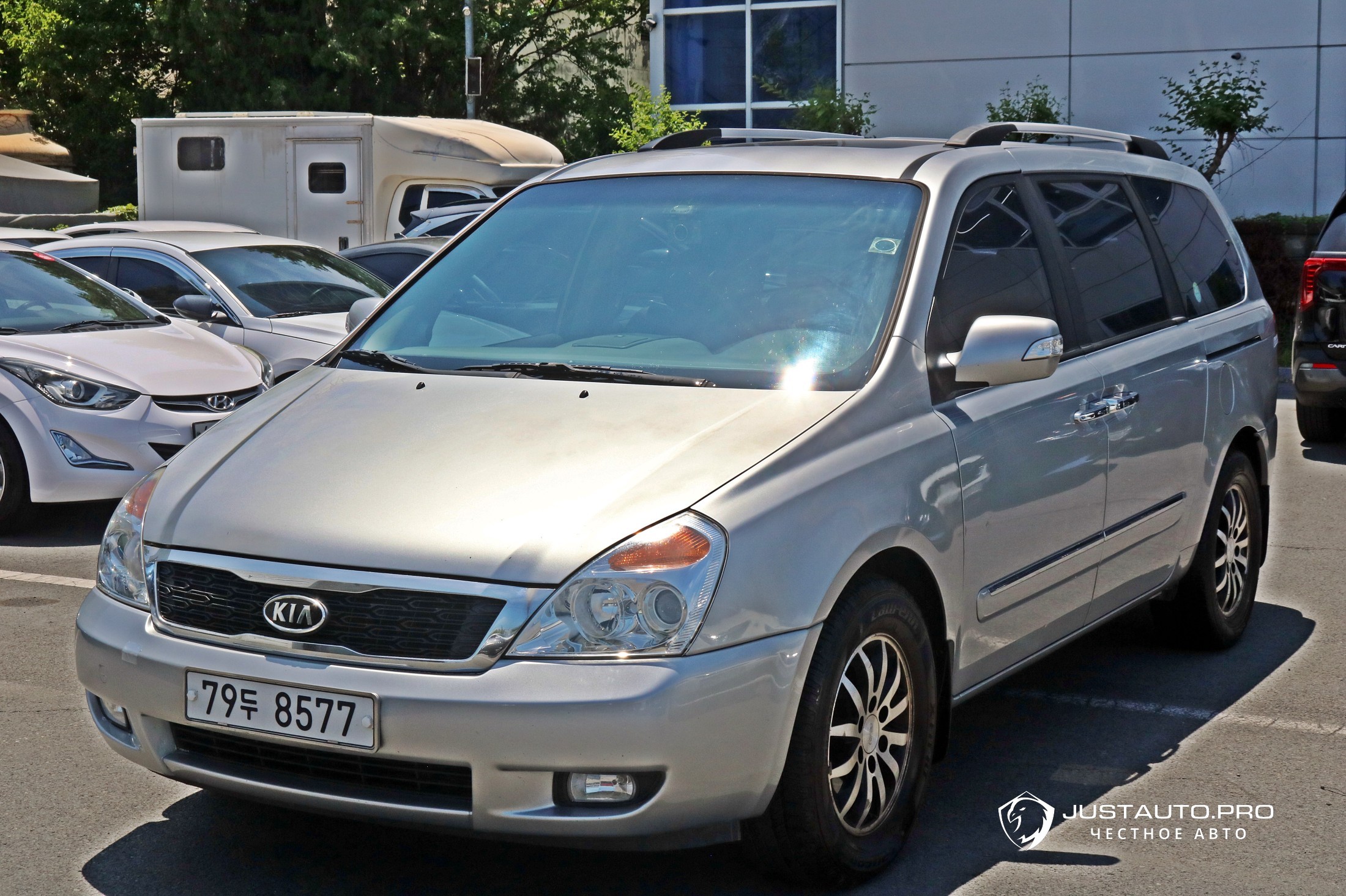 Автомобиль Kia Canival