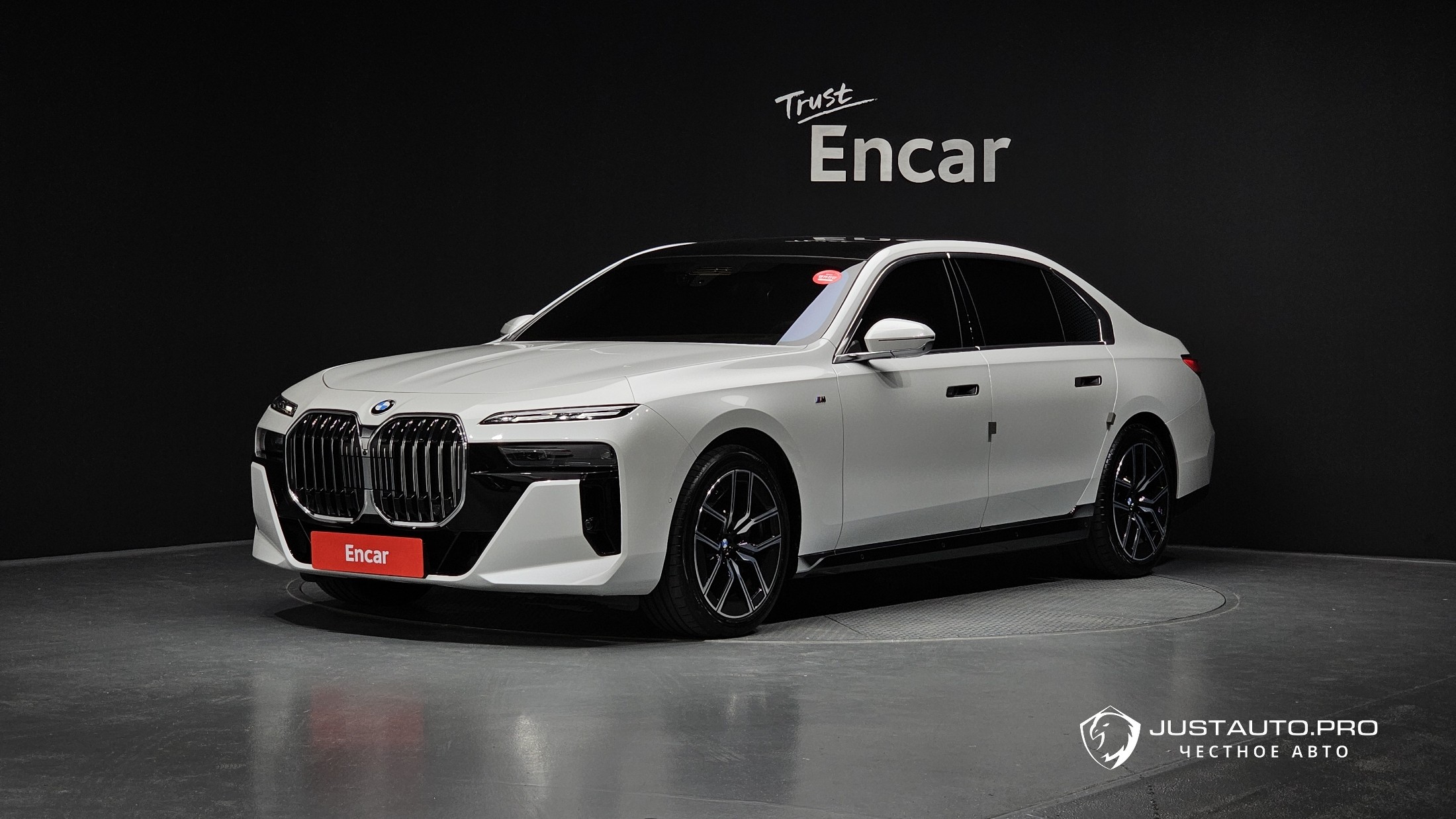 Автомобиль BMW 7-Series